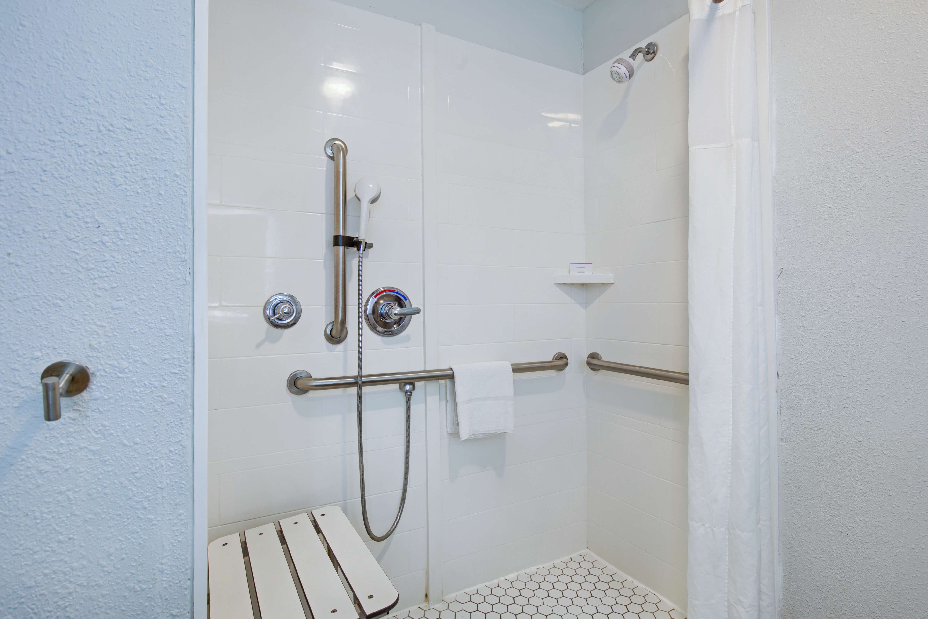Hampton Inn by Hilton Slidell Room Type - 2QN MOB HEAR ACC RI-SHW NS