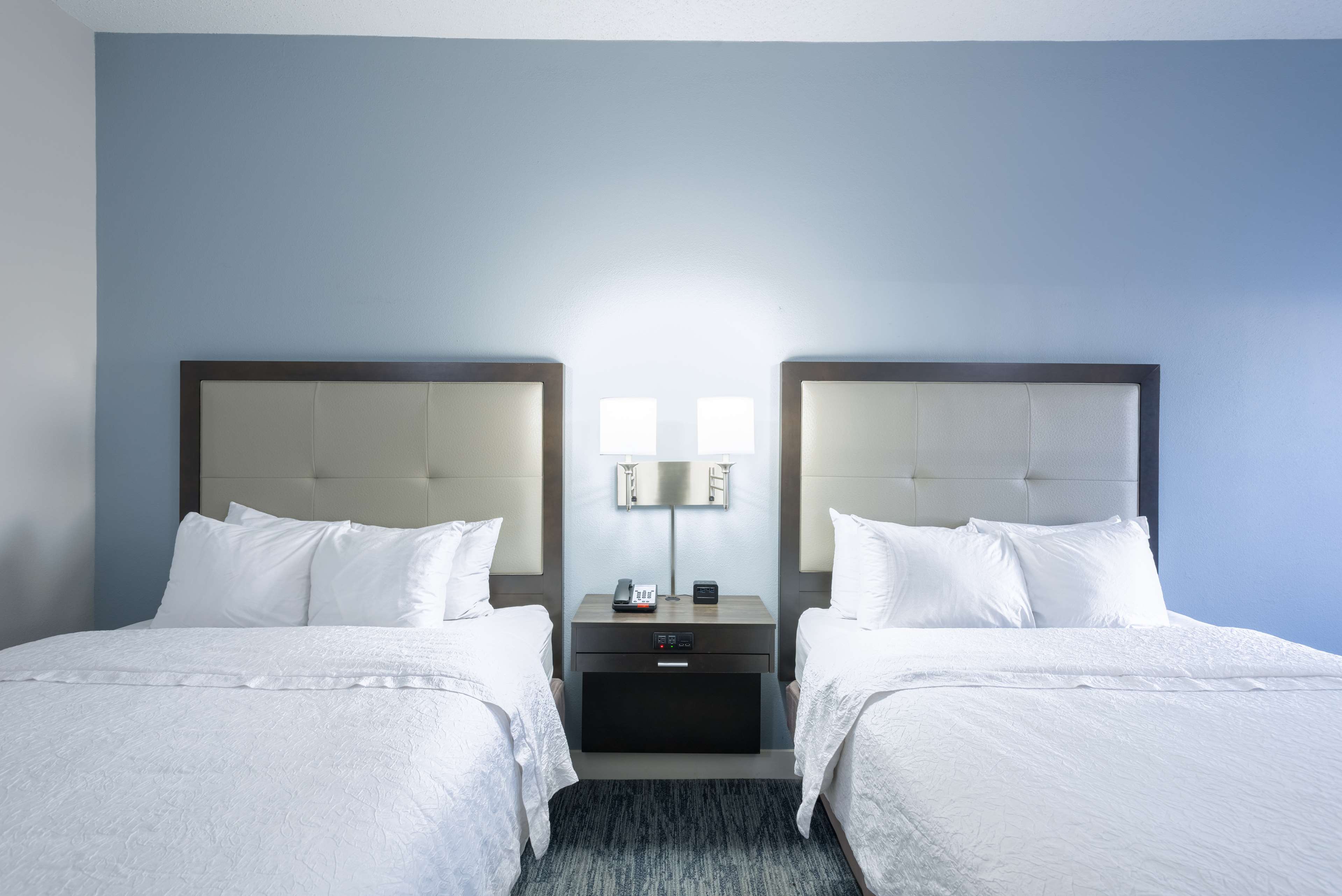 Hampton Inn by Hilton Mount Airy Room Type - 2 QUEENS W FRIDGE NOSMOK