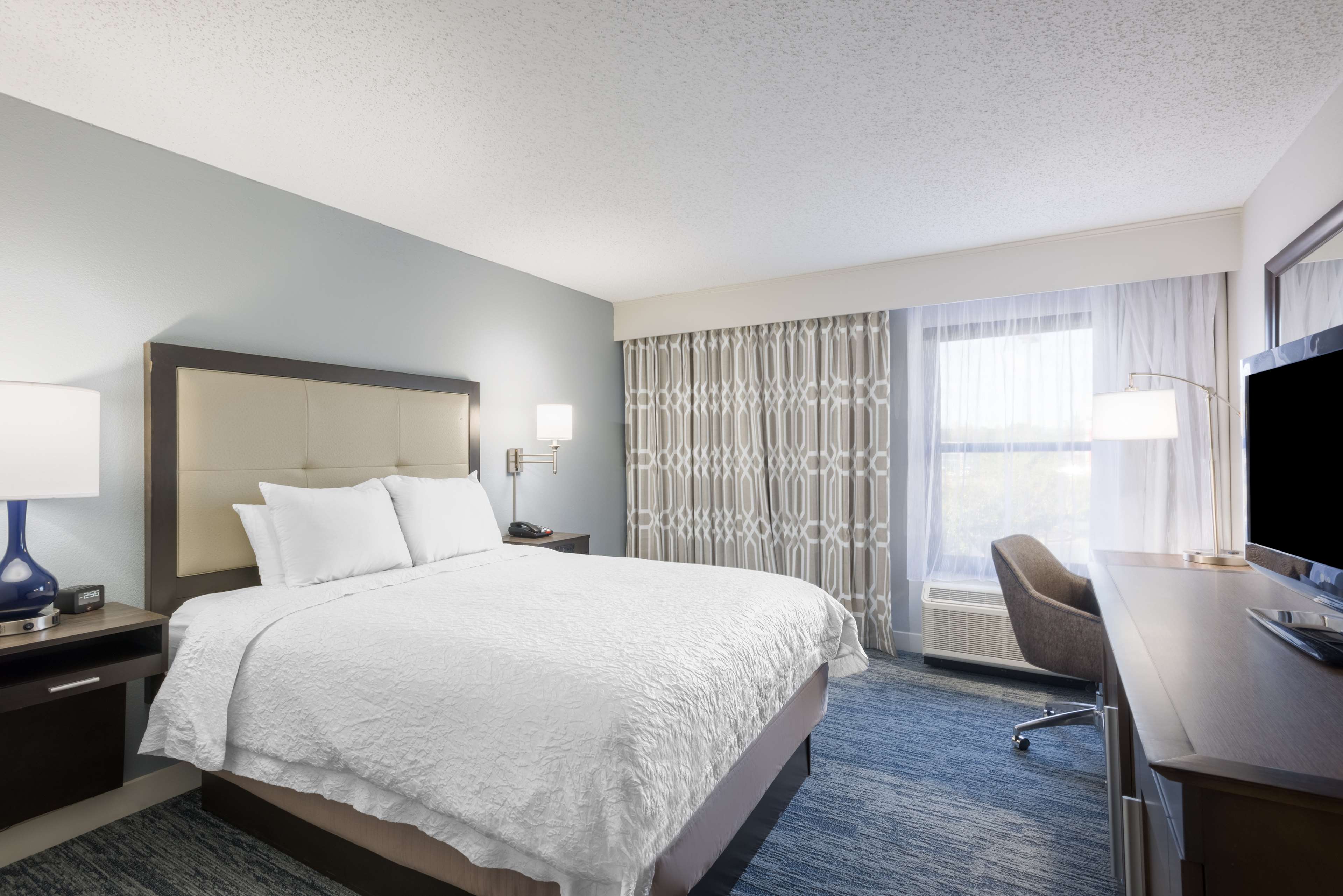 Hampton Inn by Hilton Mount Airy Room Type - 1QUEEN W FRIDGE NONSMOKING