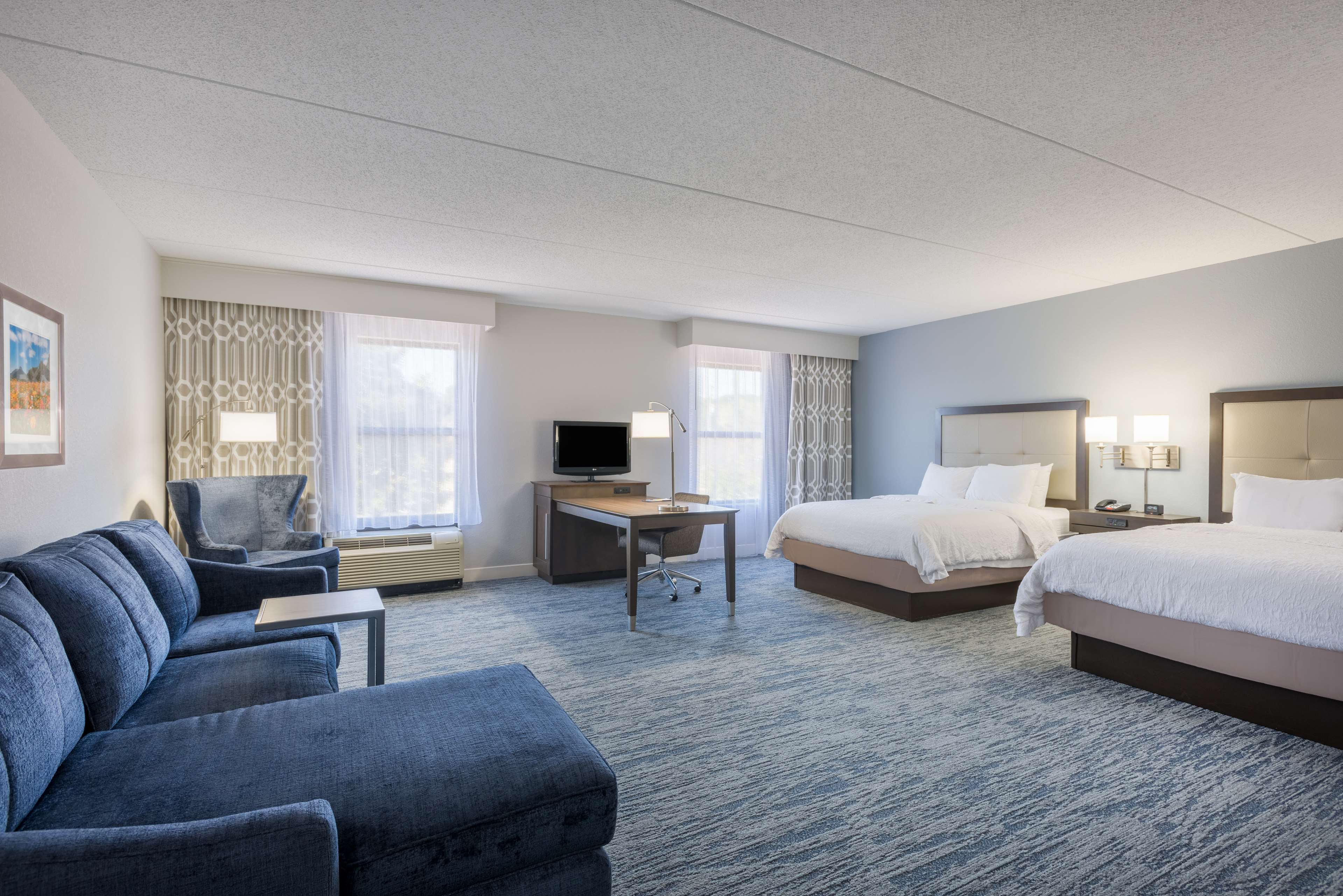 Hampton Inn by Hilton Mount Airy Room Type - 2QN STDO W MICRO FRIDGE NS