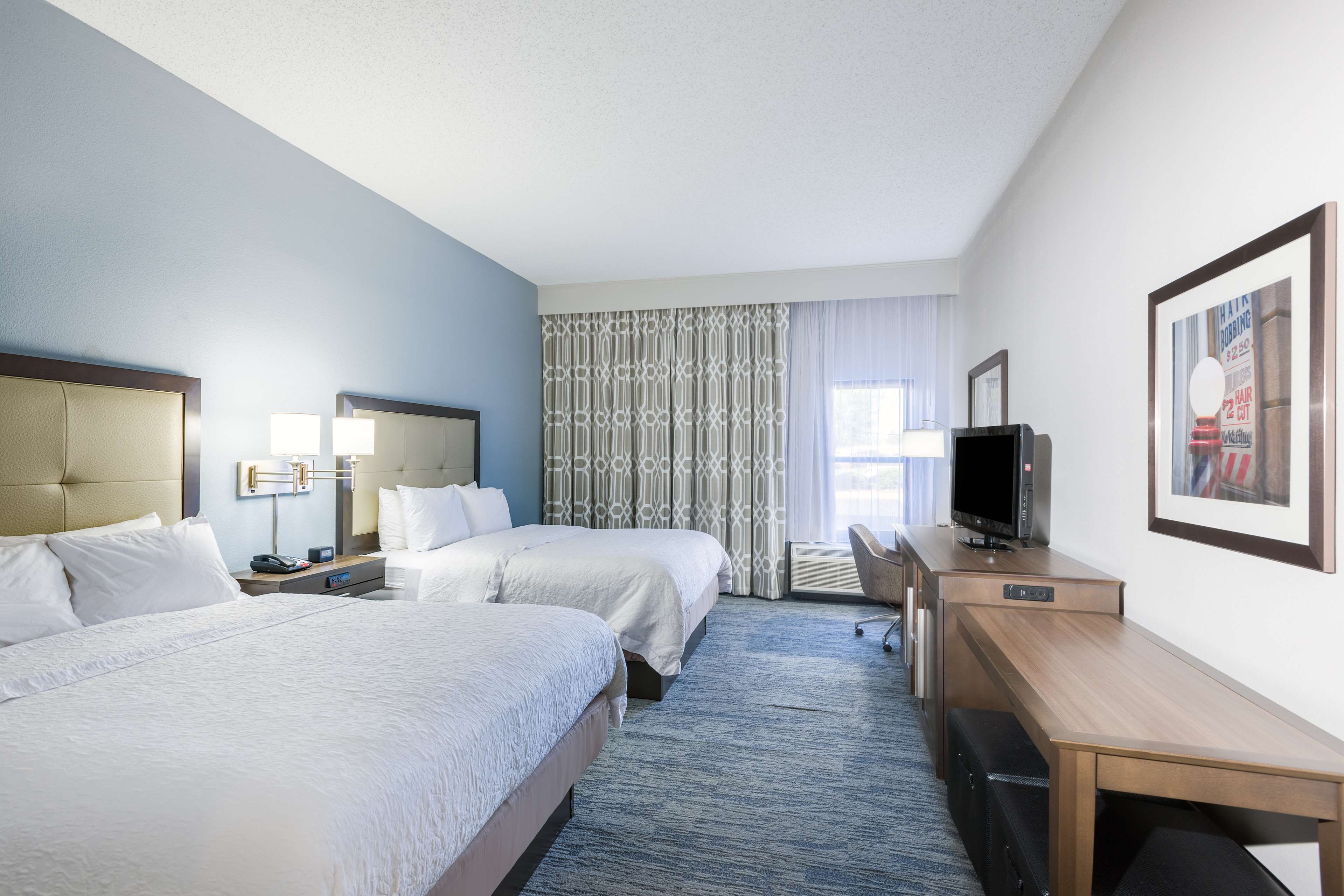 Hampton Inn by Hilton Mount Airy Room Type - 2 QUEENS MIC FRG WTBR NS