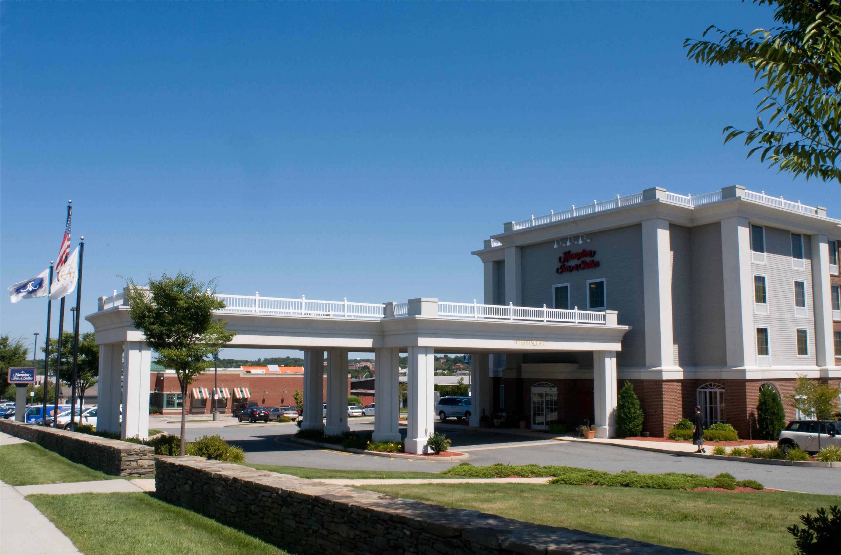 Exterior | Hampton Inn & Suites Newport/Middletown