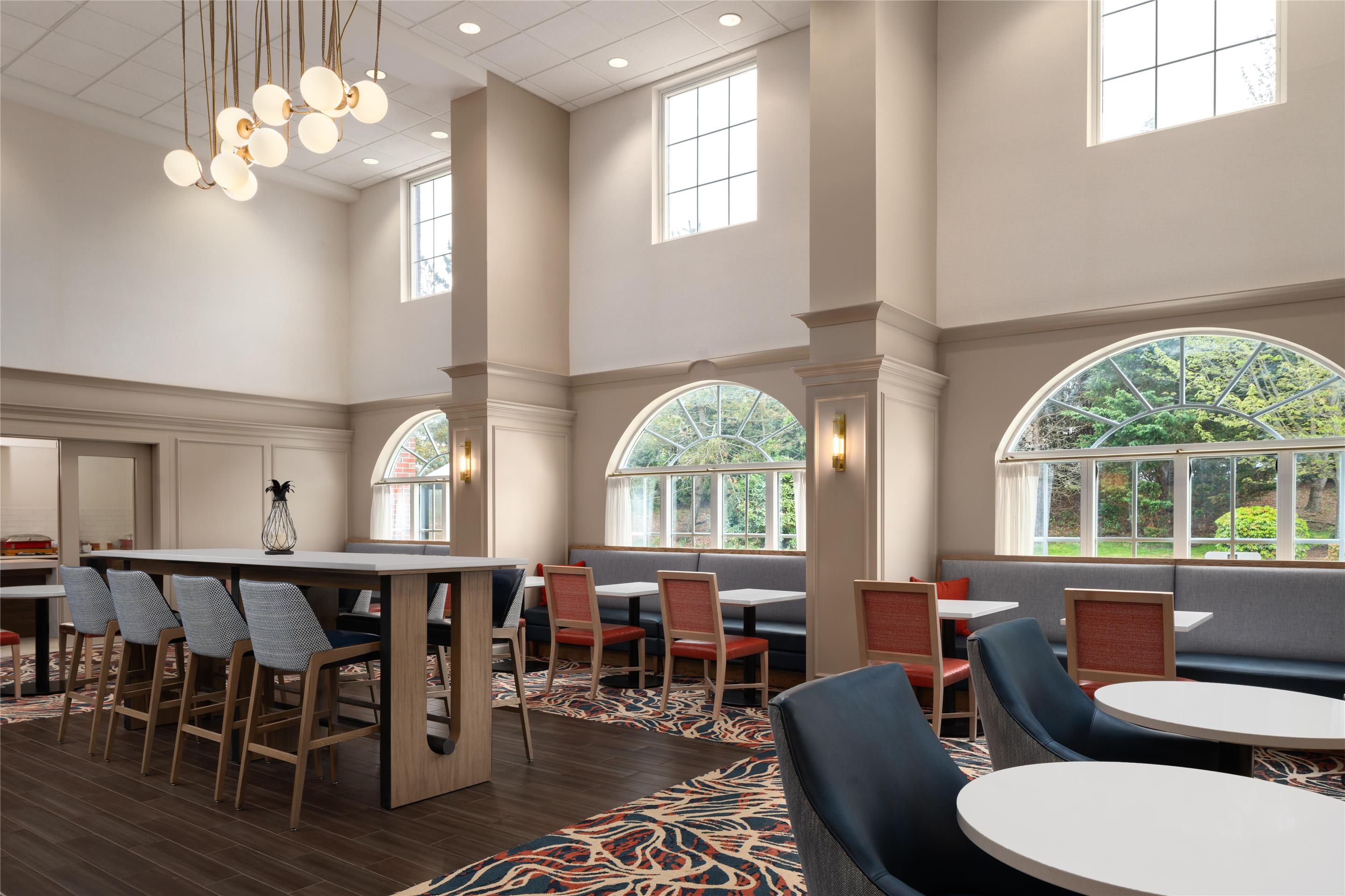Lobby | Hampton Inn & Suites Newport/Middletown