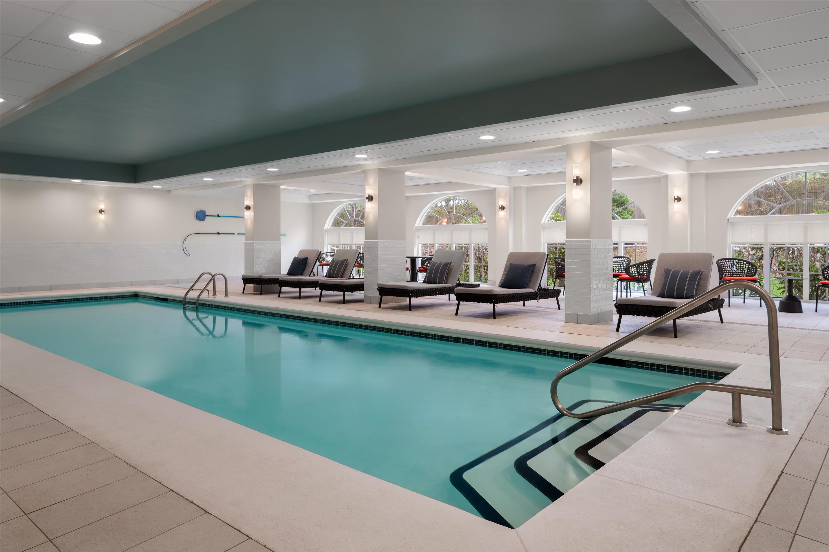Pool | Hampton Inn & Suites Newport/Middletown