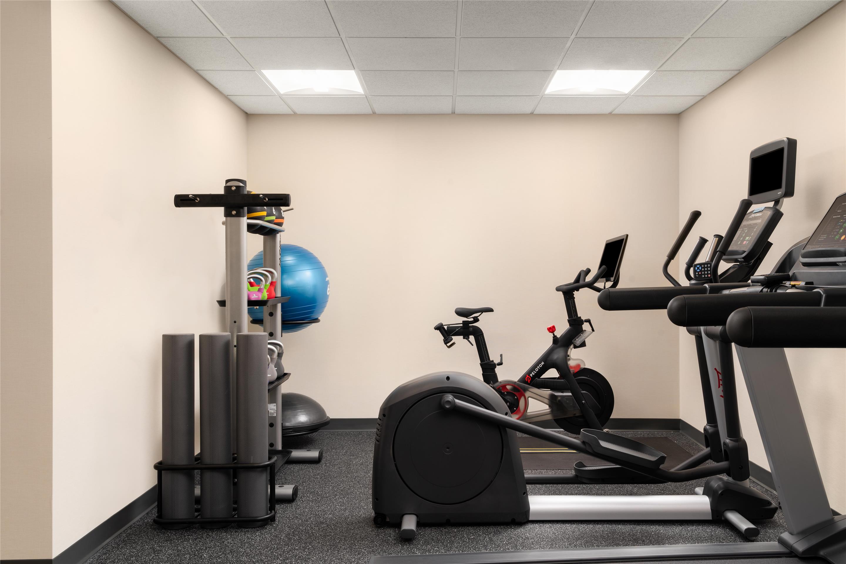 Health club fitness center gym | Hampton Inn & Suites Newport/Middletown