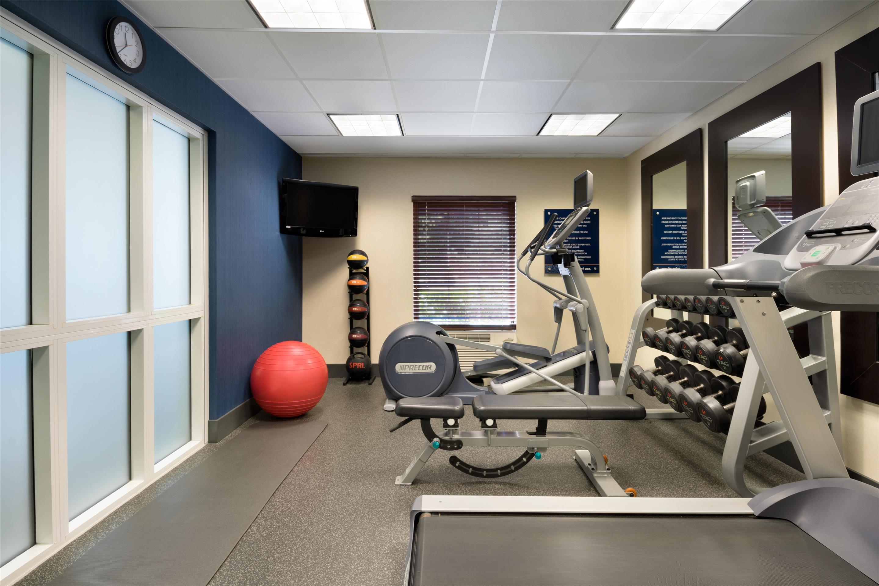 Health club fitness center gym | Hampton Inn & Suites Newport/Middletown