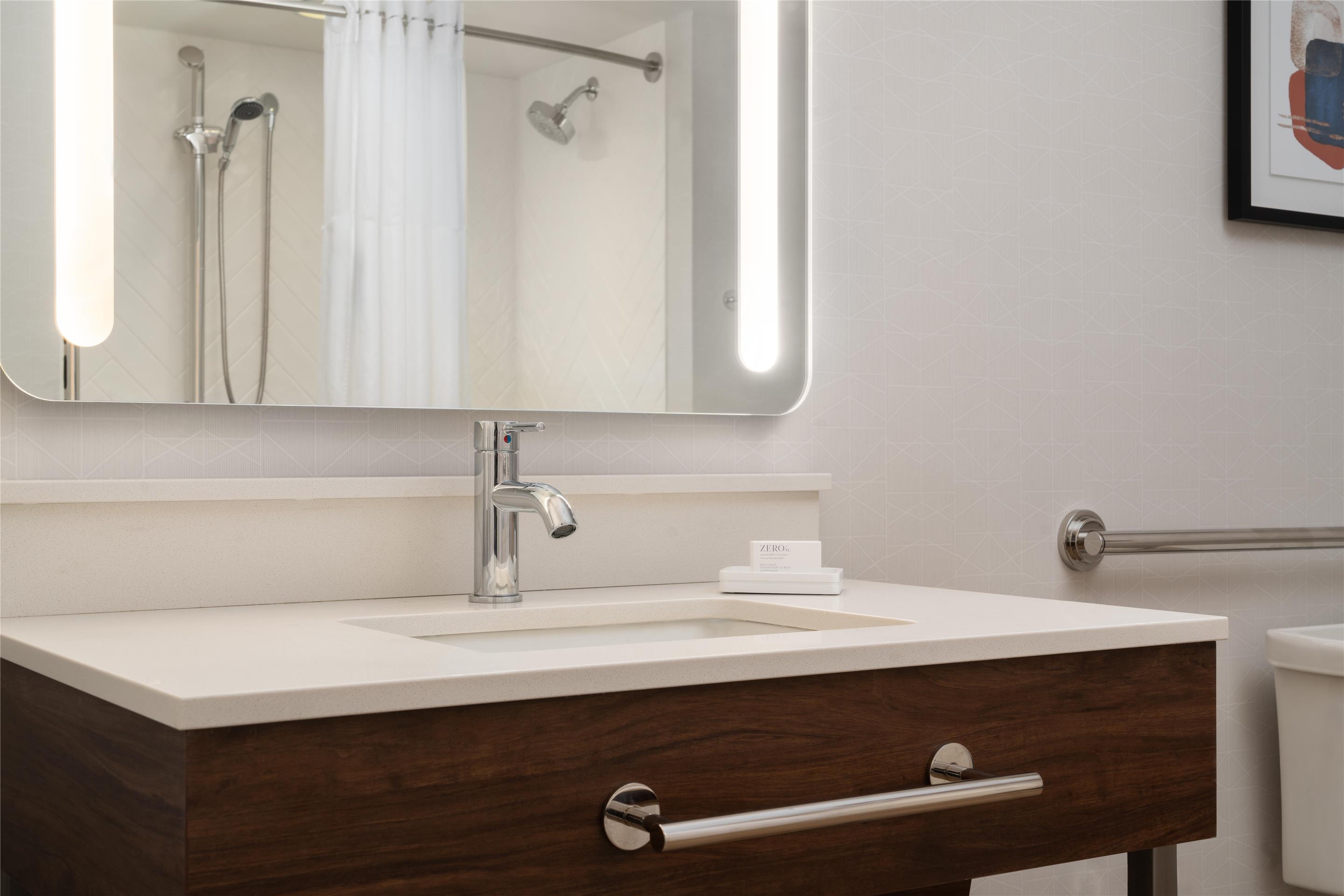 Guest room bath