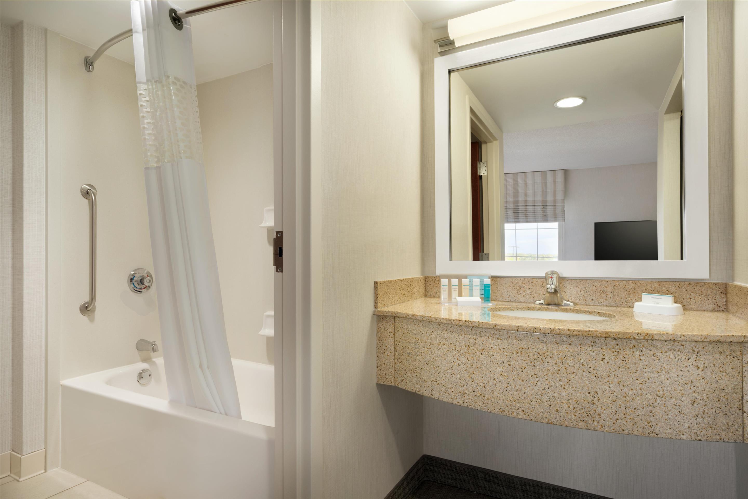 Guest room bath
