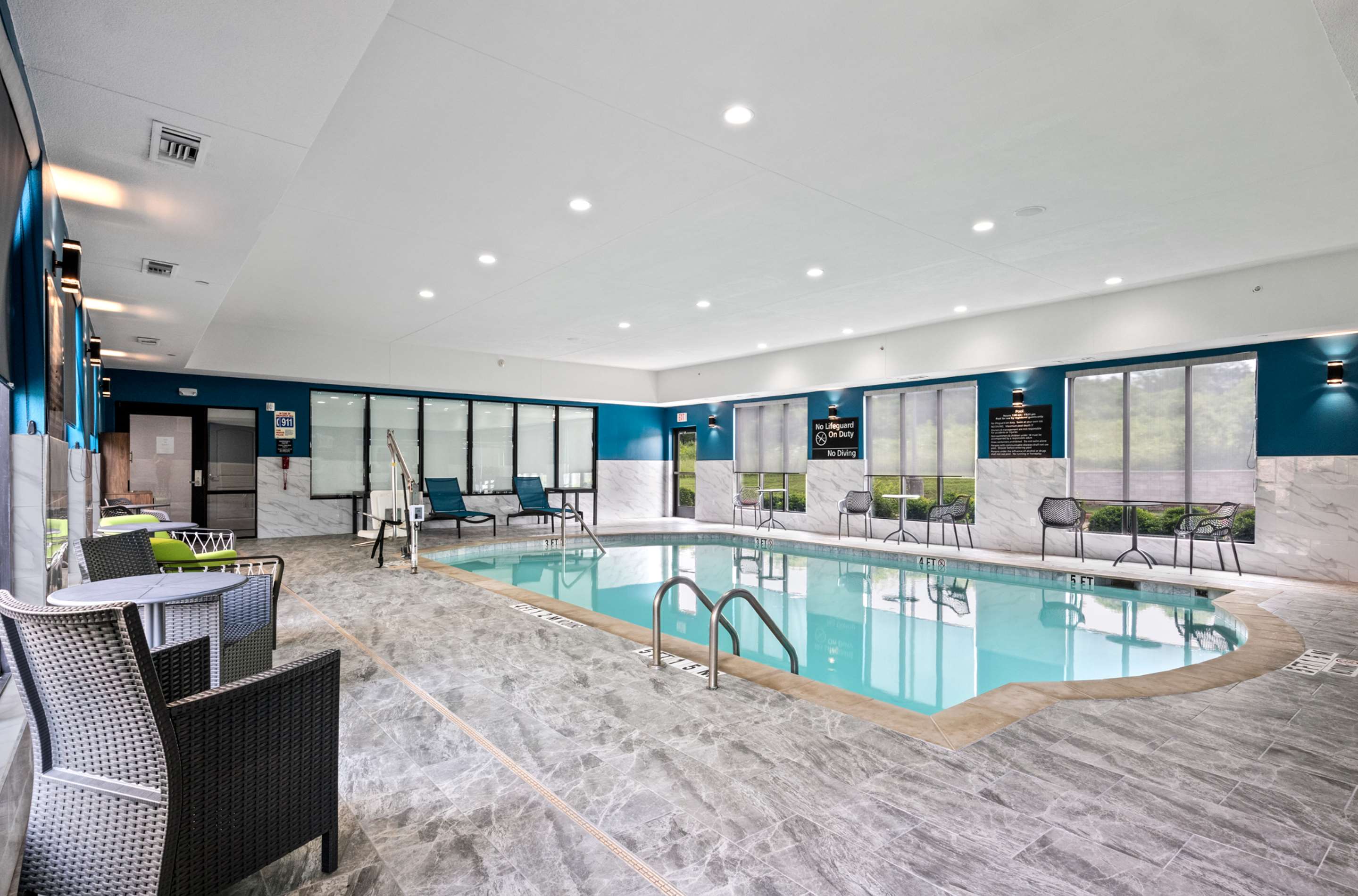 Pool | Hampton Inn & Suites Mount Pleasant
