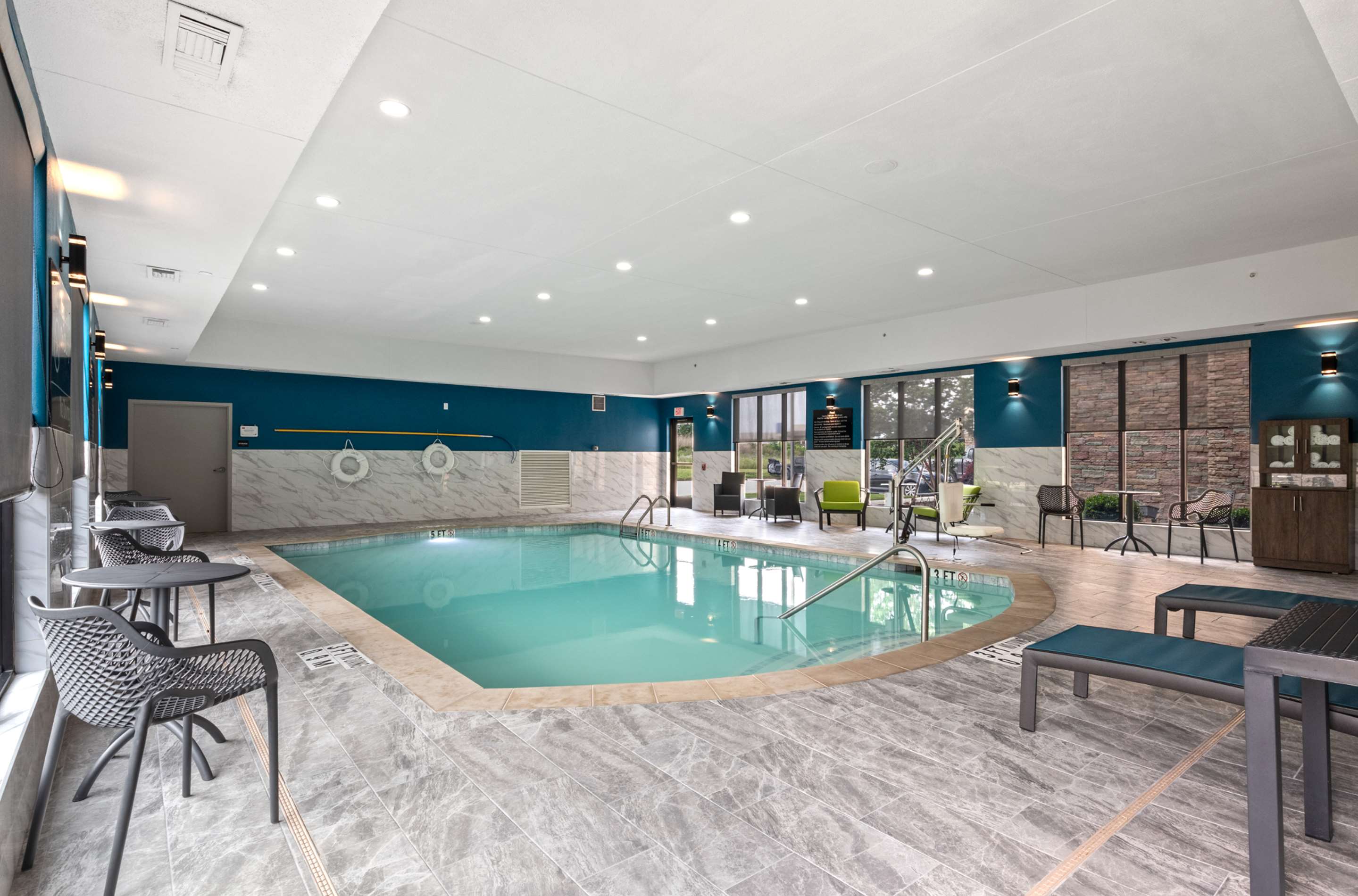 Pool | Hampton Inn & Suites Mount Pleasant