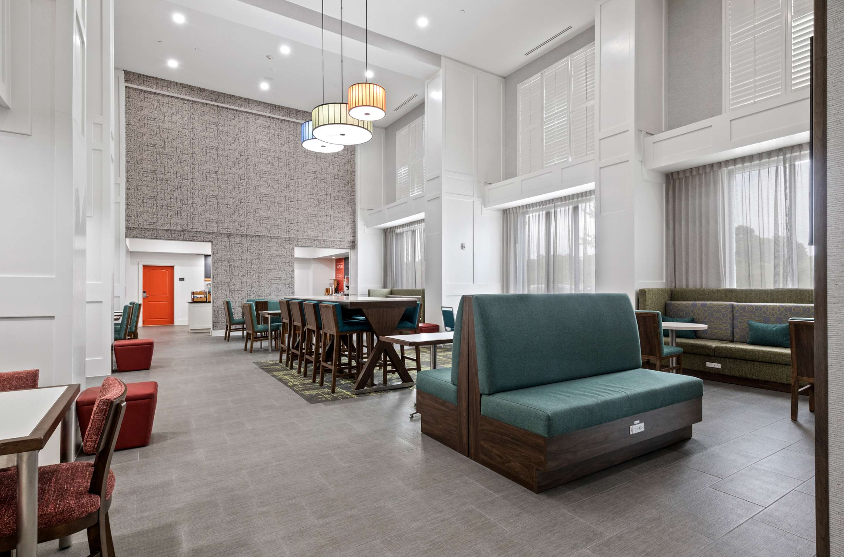 Breakfast Area | Hampton Inn & Suites Mount Pleasant