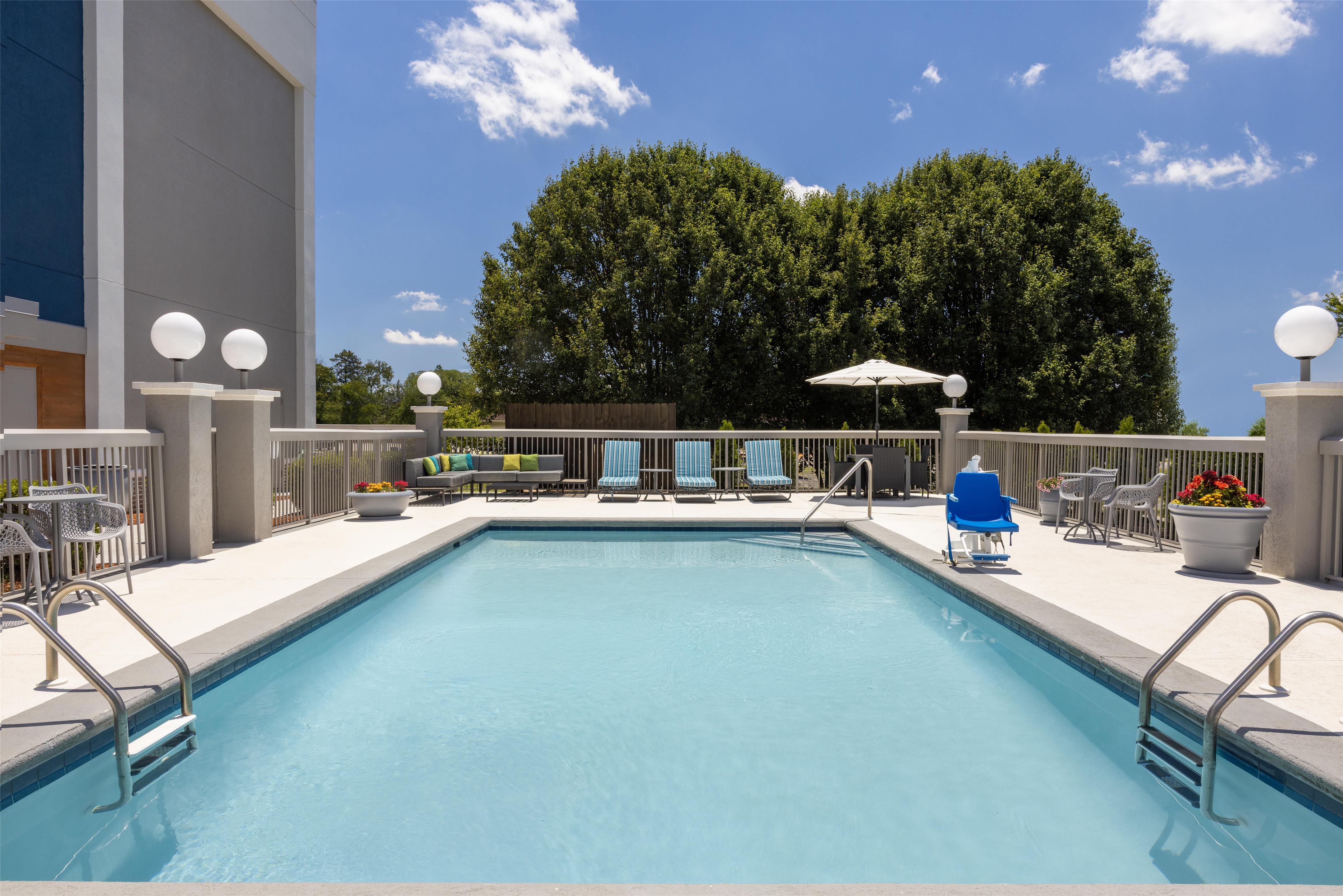 Pool | Hampton Inn Morristown