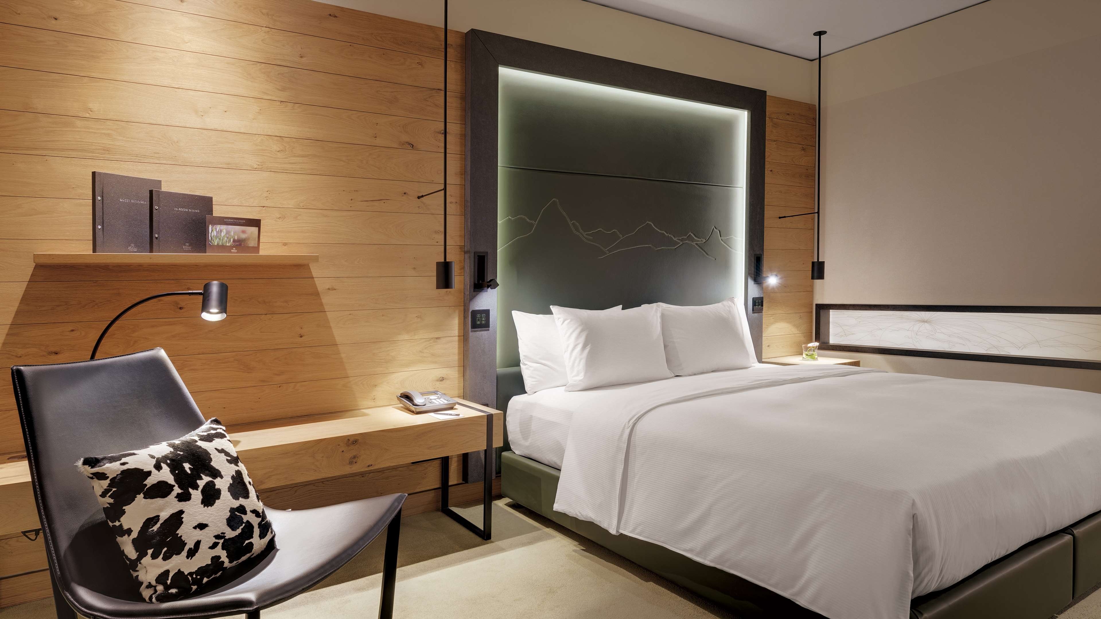 Hilton Munich Airport Room Type - KING DELUXE ROOM