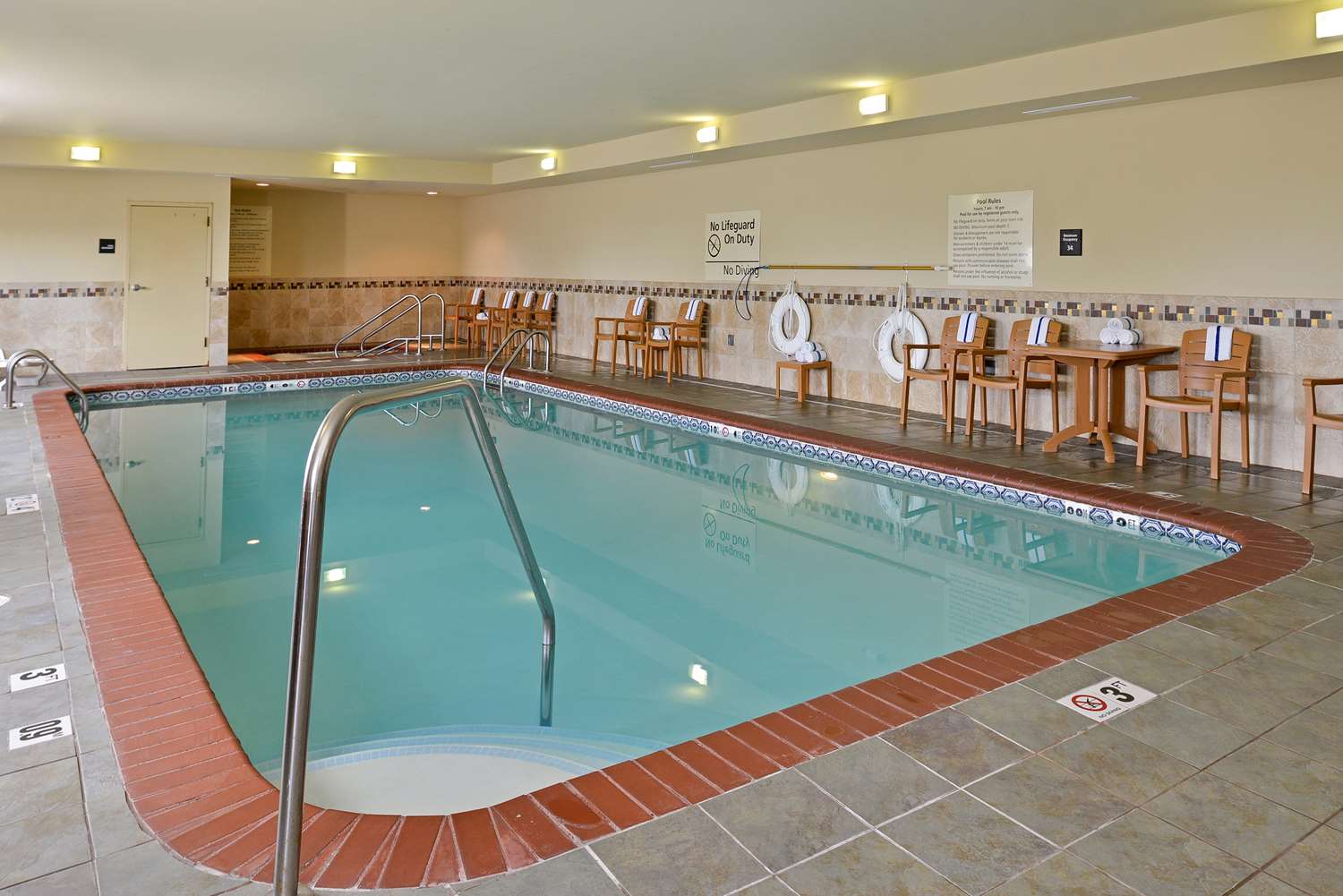 Hampton Inn Muscatine, IA See Discounts