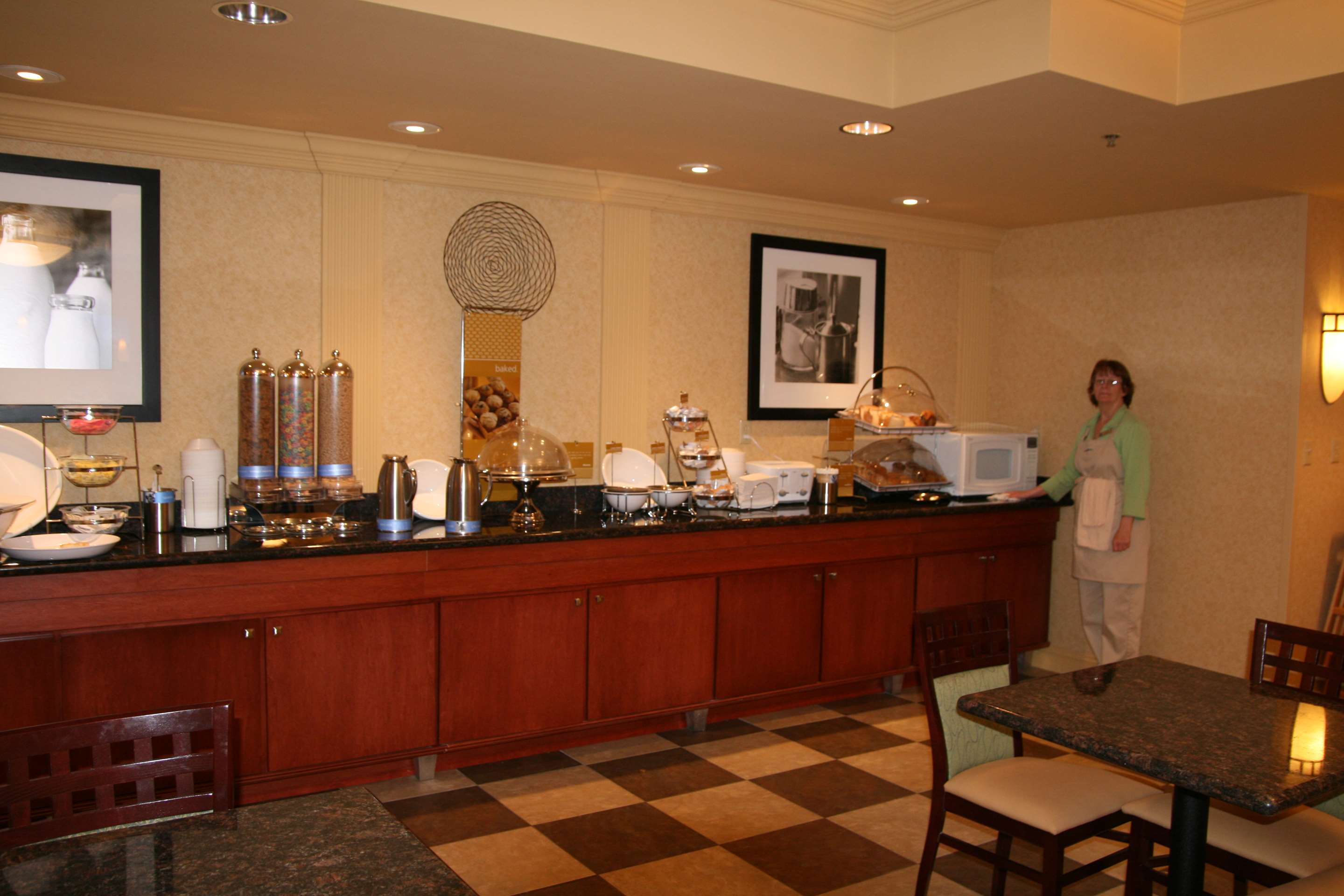Restaurant | Hampton Inn Mt. Vernon