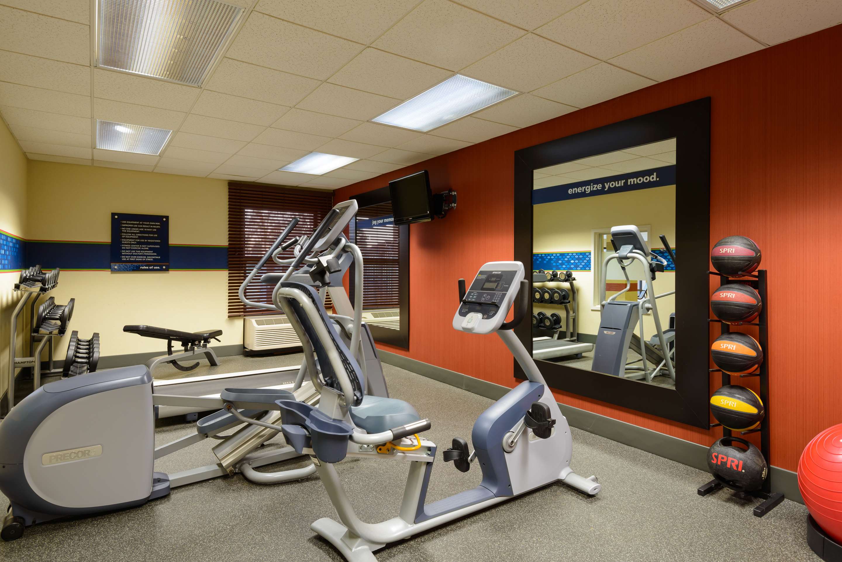 Health club fitness center gym | Hampton Inn Mt. Vernon