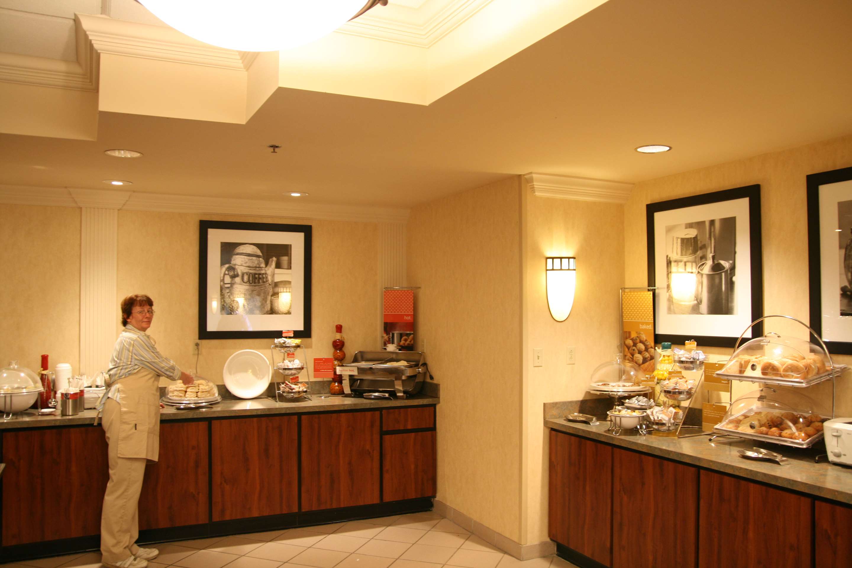 Restaurant | Hampton Inn Mt. Vernon