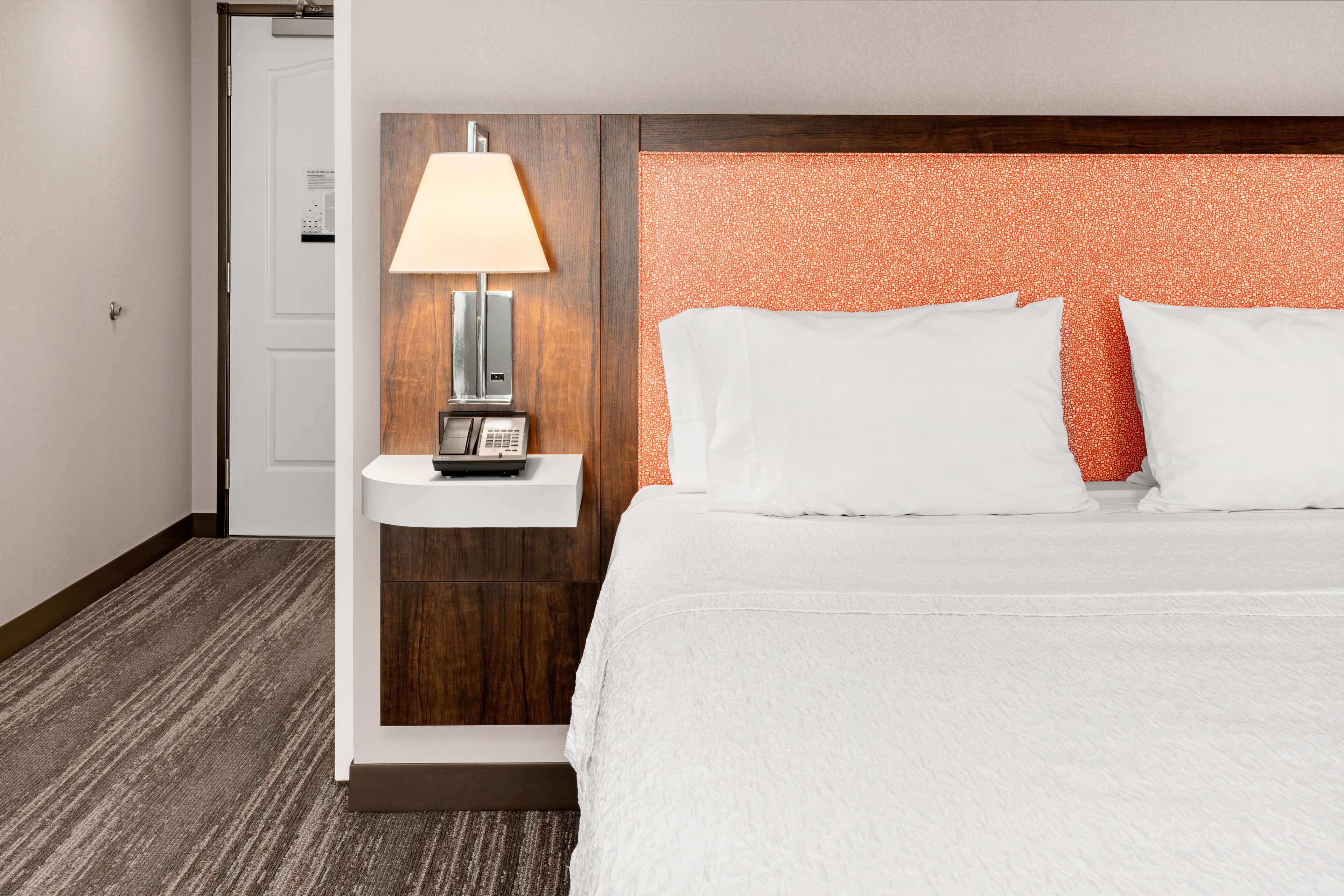Hampton Inn & Suites Burlington Room Type - 1 KNG ACCESSIBLE TUB NS