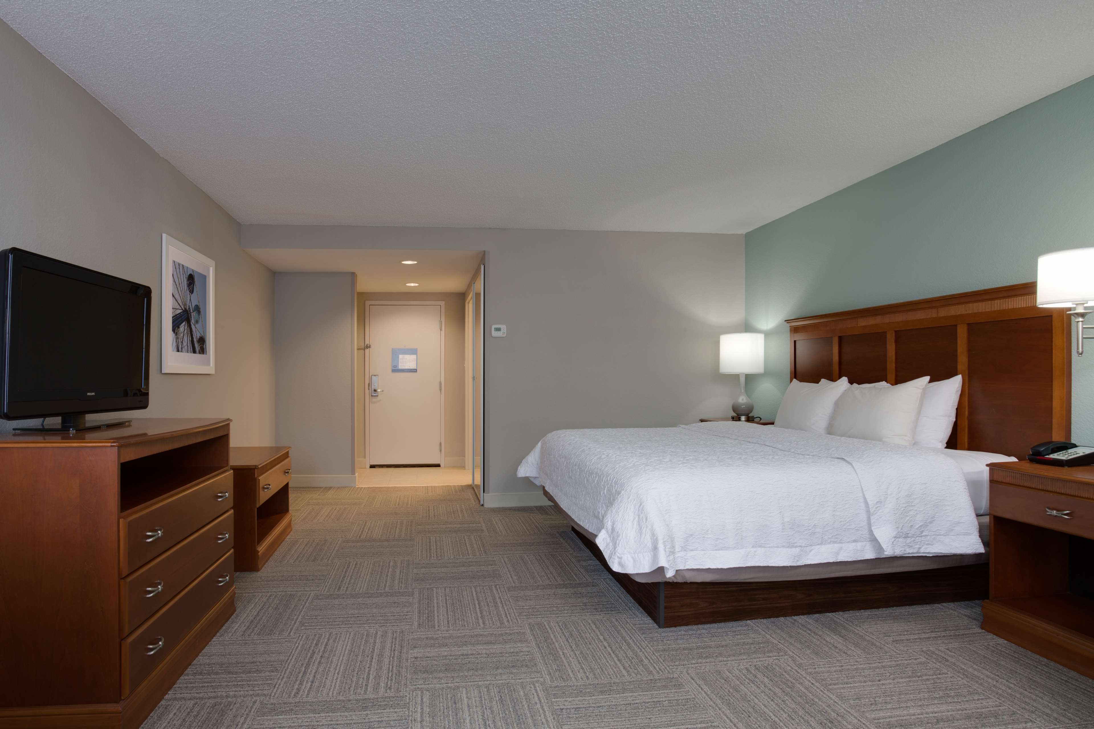 Hampton Inn Harbourgate Room Type - 1KING STUDY SOFABED NOSMOK