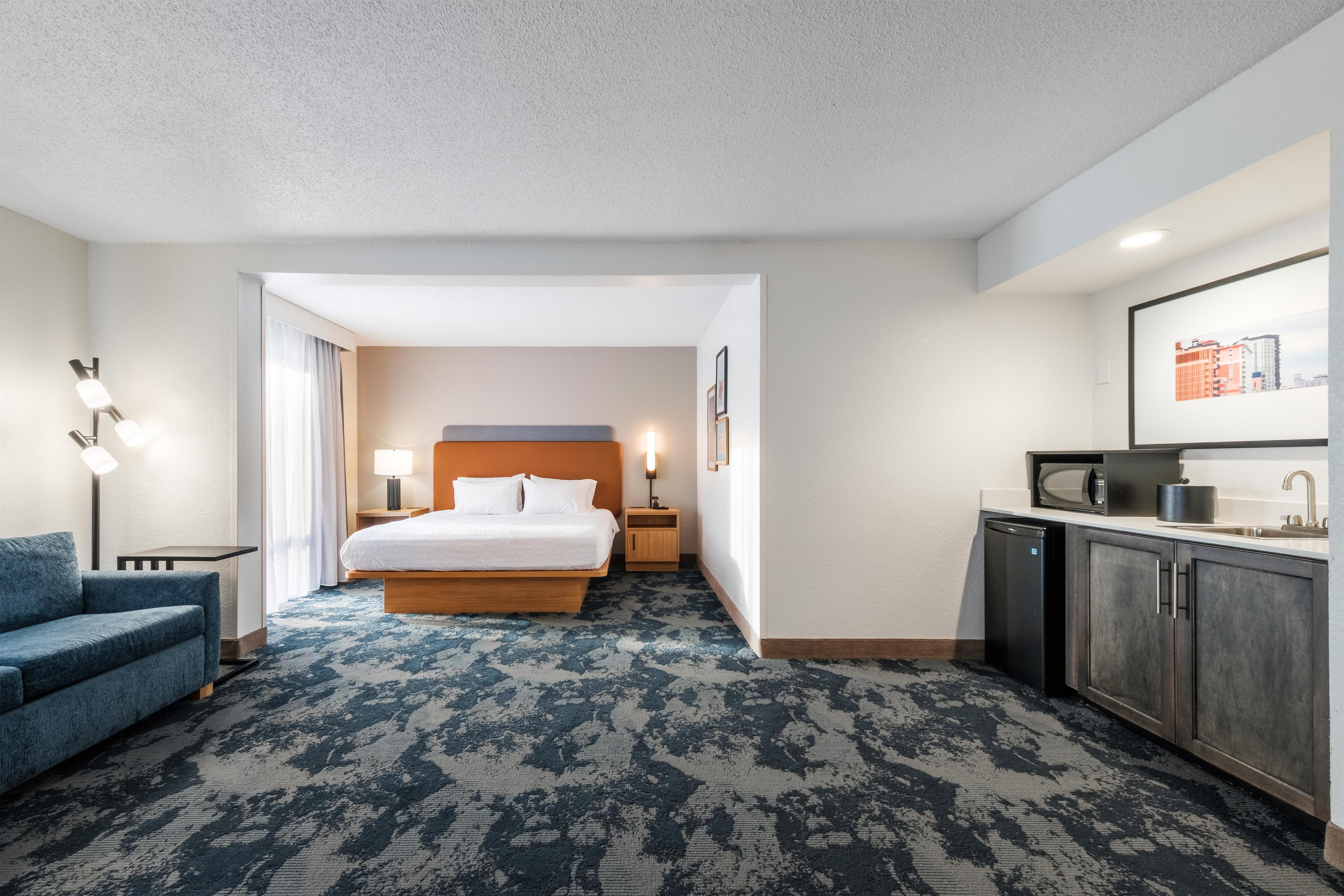 Hampton Inn Harbourgate Room Type - 1 KING STUDIO W FRIDGE NS