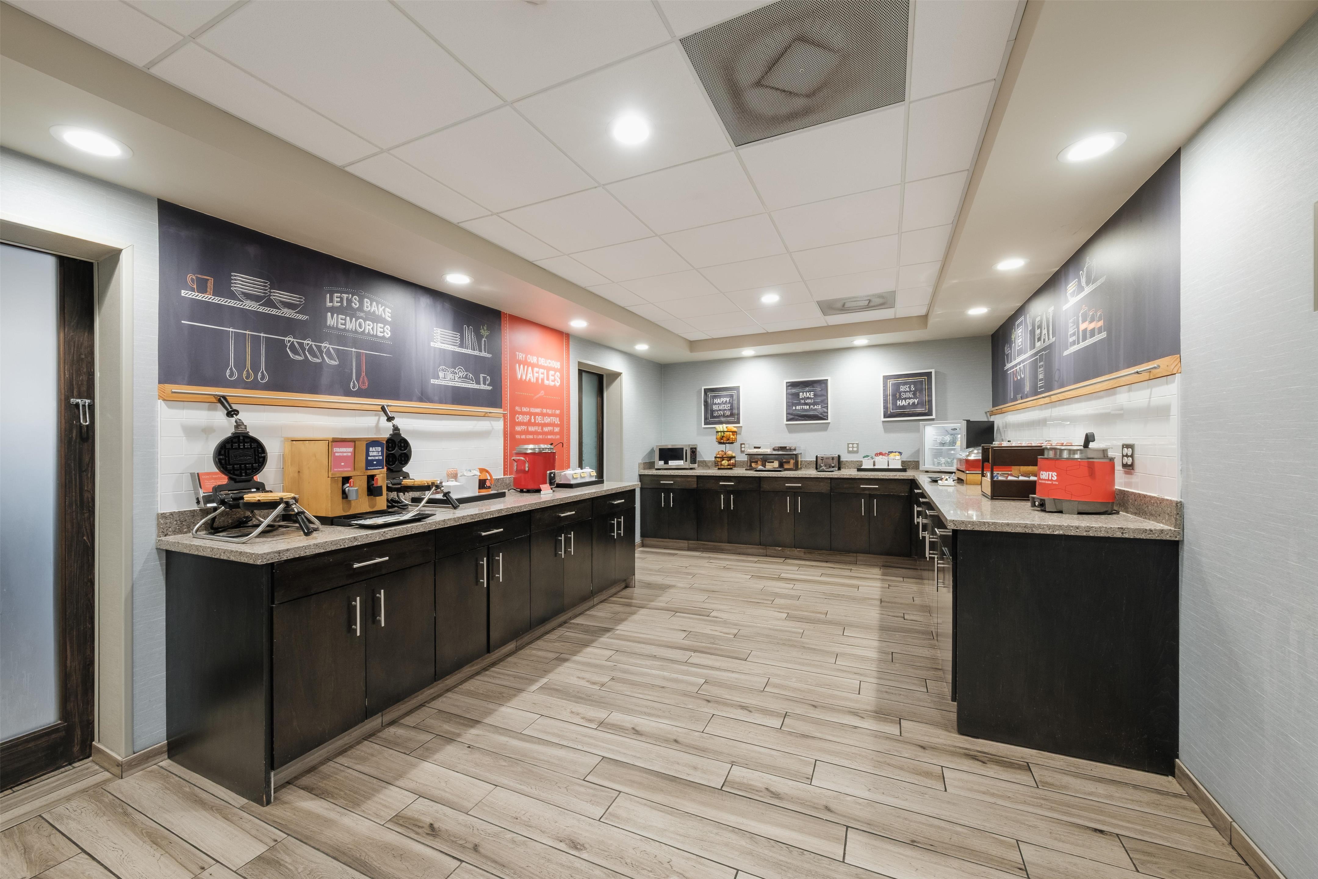 Breakfast Area | Hampton Inn North Myrtle Beach-Harbourgate