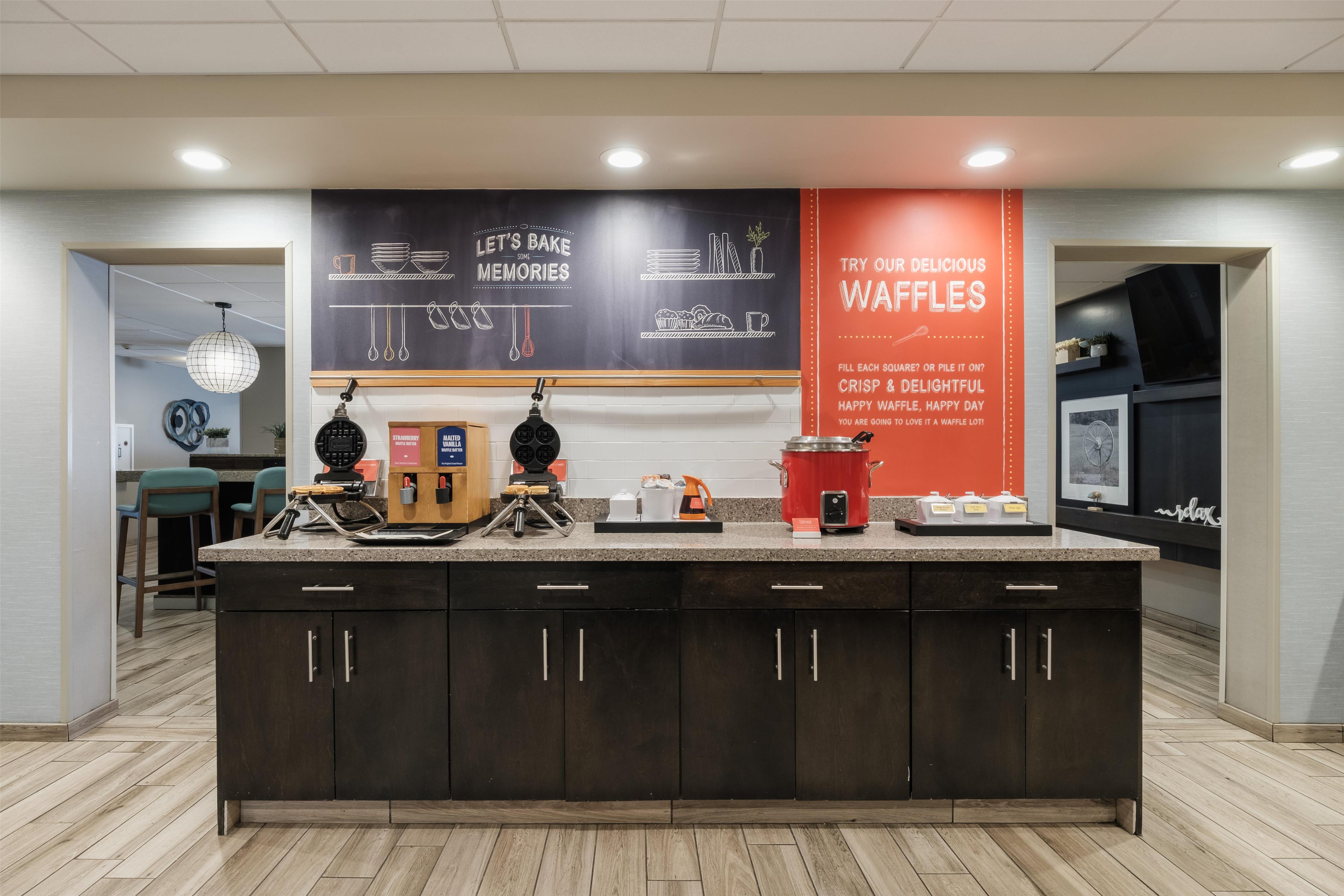 Breakfast Area | Hampton Inn North Myrtle Beach-Harbourgate