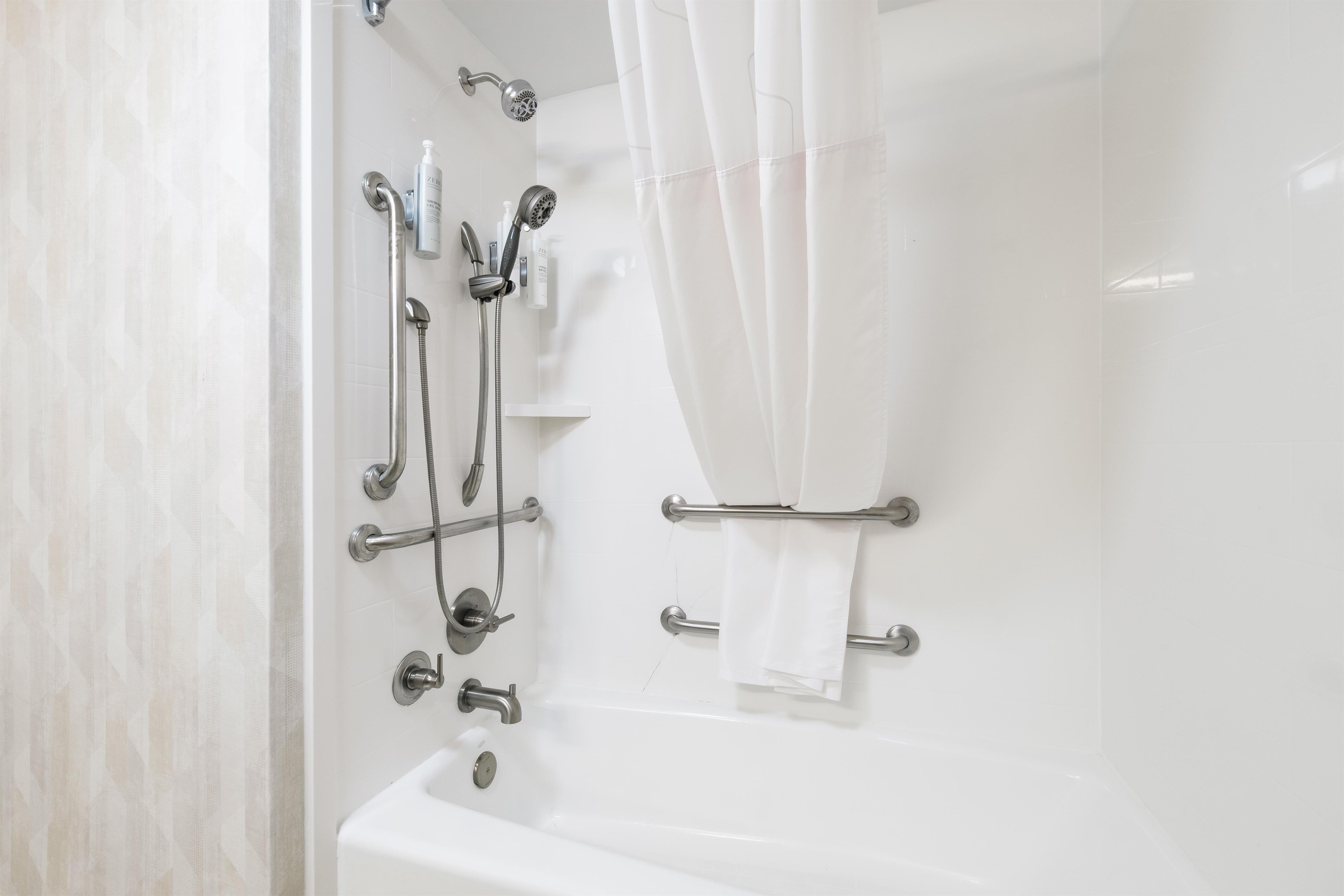 Hampton Inn Harbourgate Room Type - 1 KG MOB HE ACC TUB STE NS