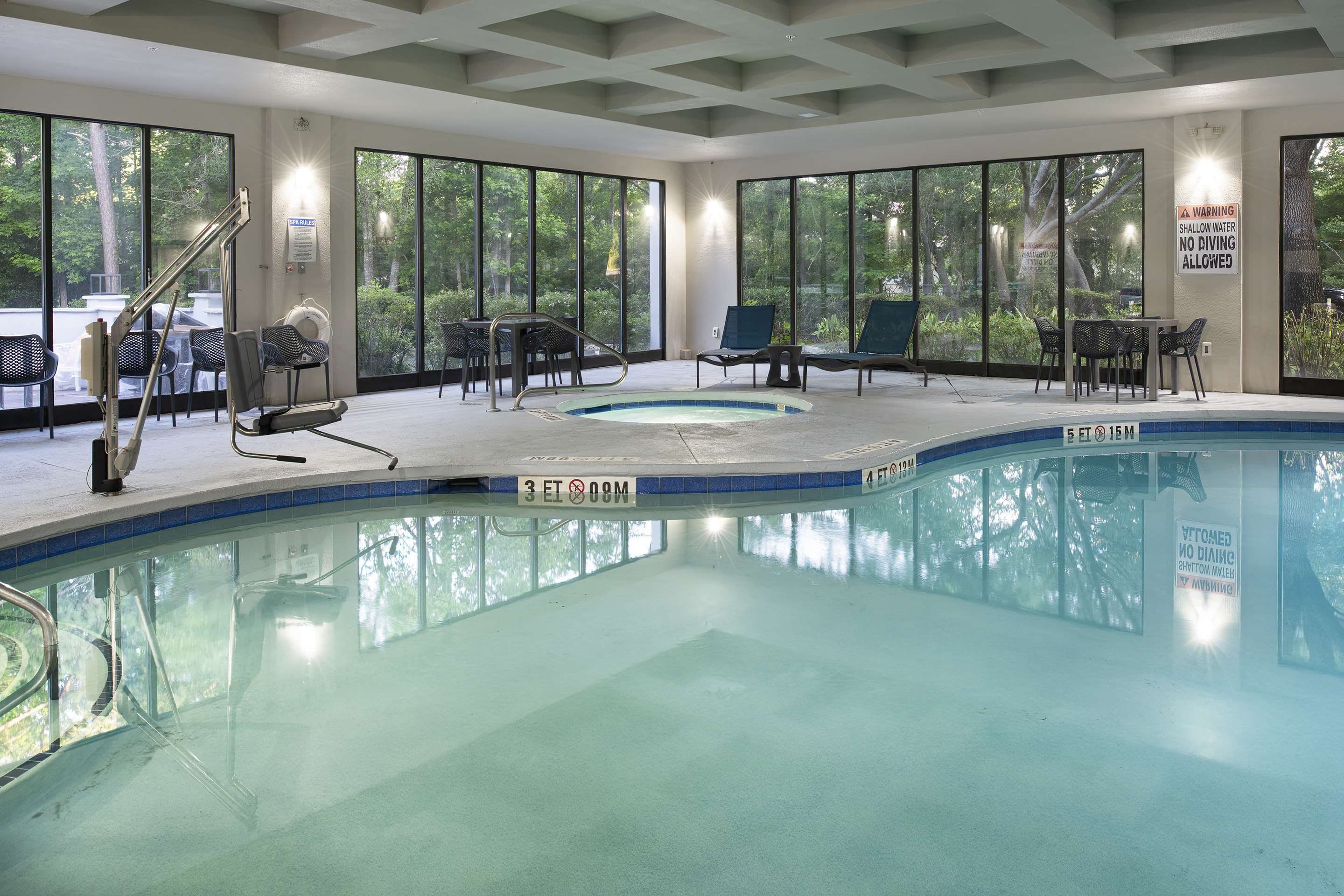 Pool | Hampton Inn Northwood