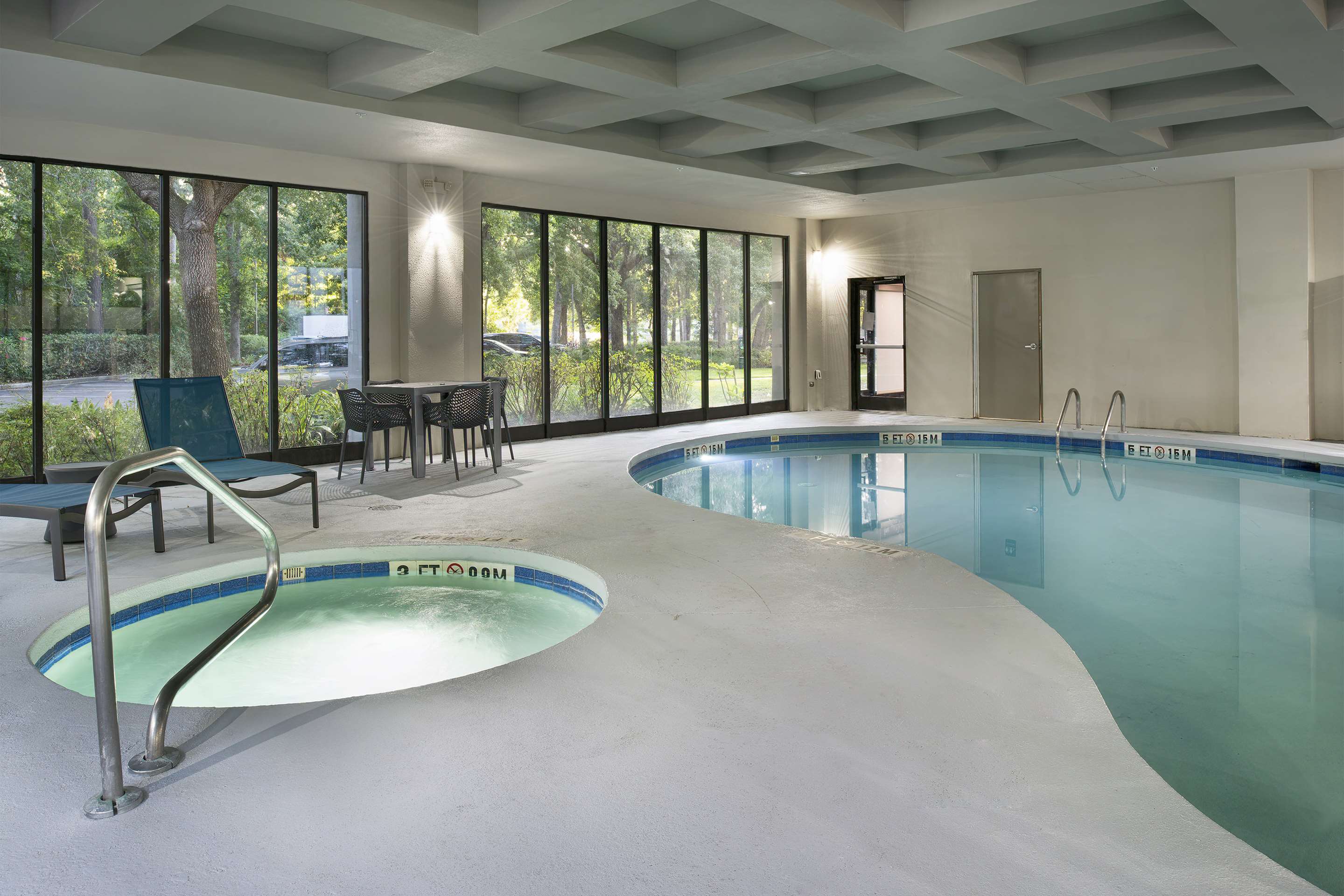 Pool | Hampton Inn Northwood