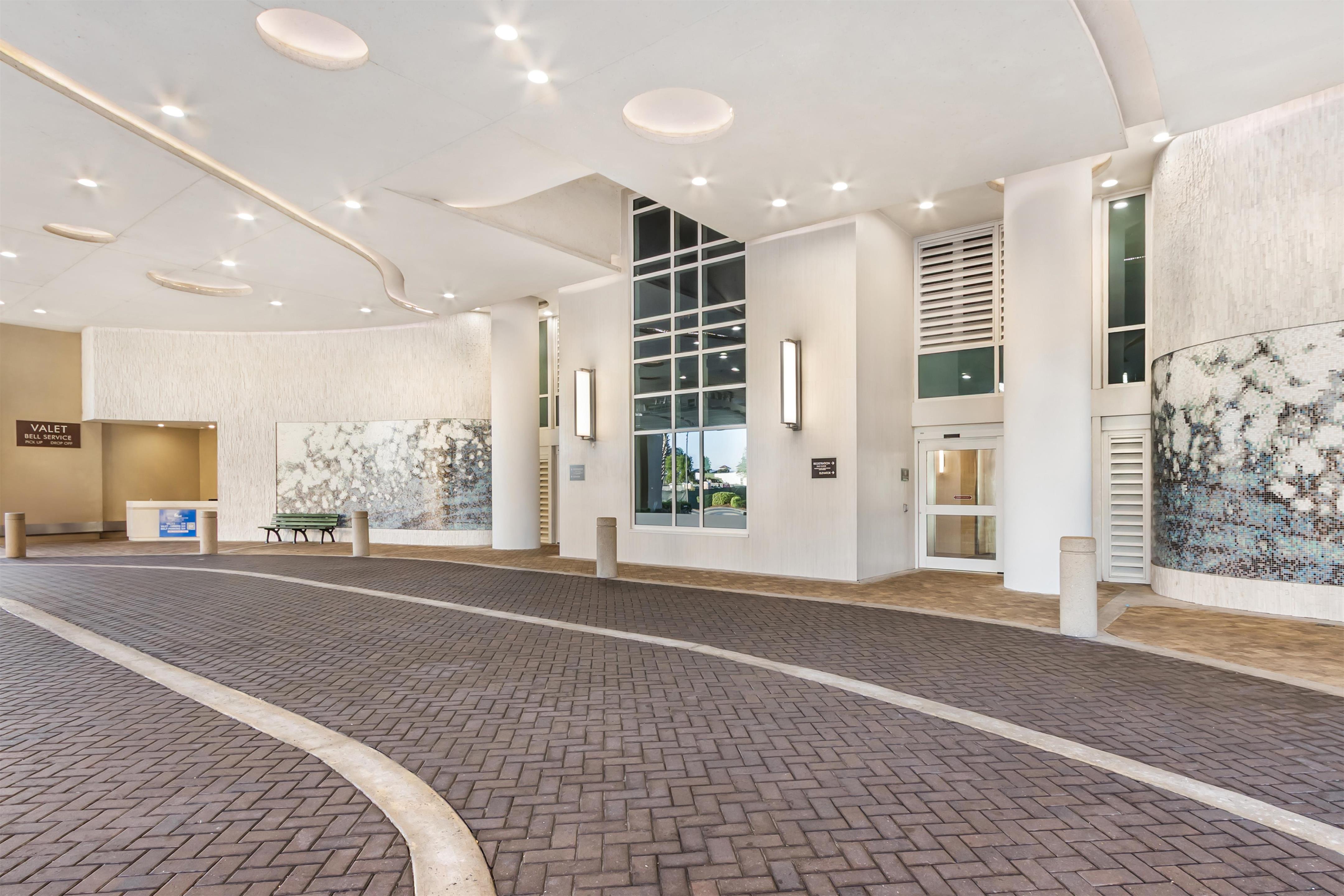 Exterior | Hilton Grand Vacations Club Ocean 22 Myrtle Beach.