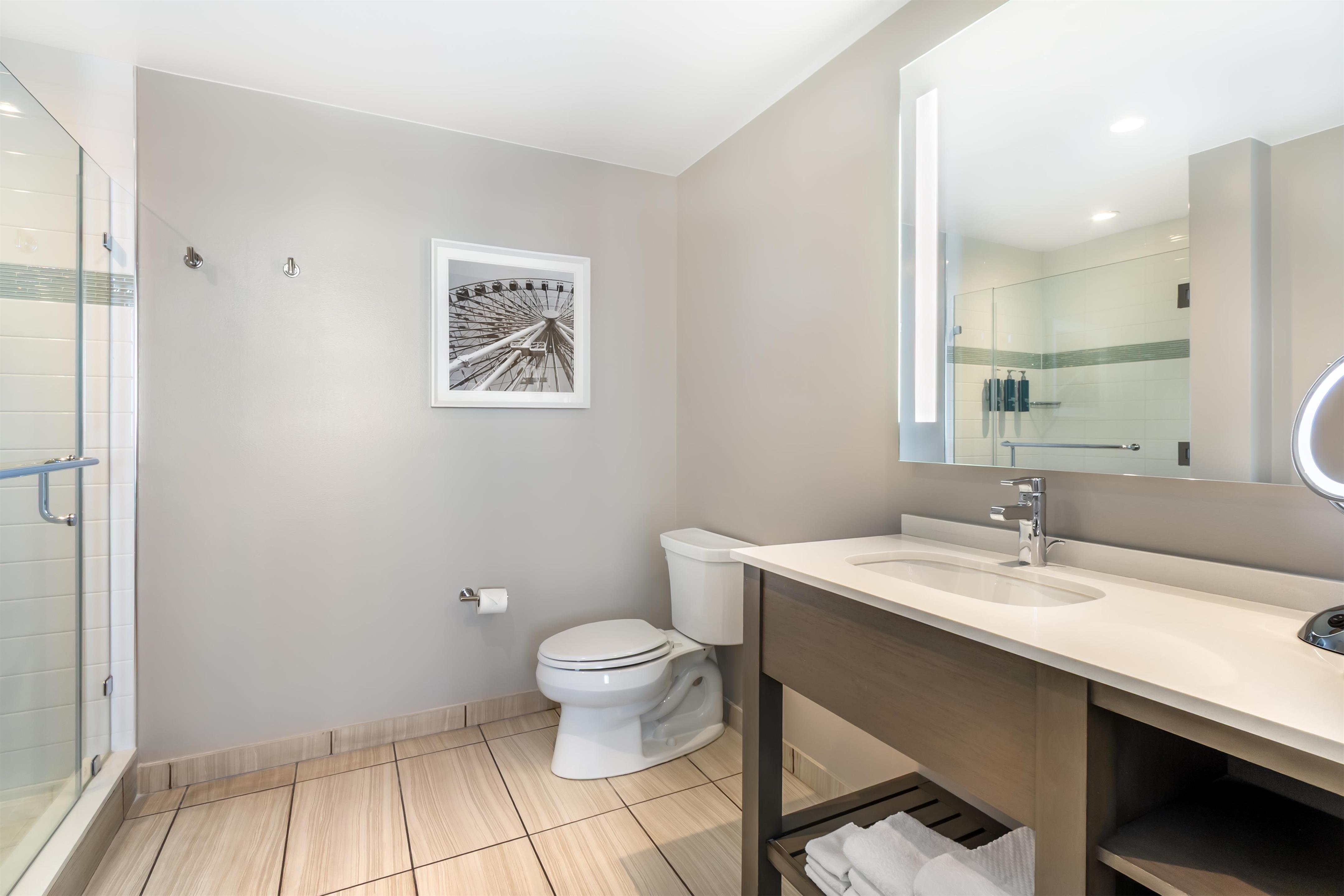 Guest room bath