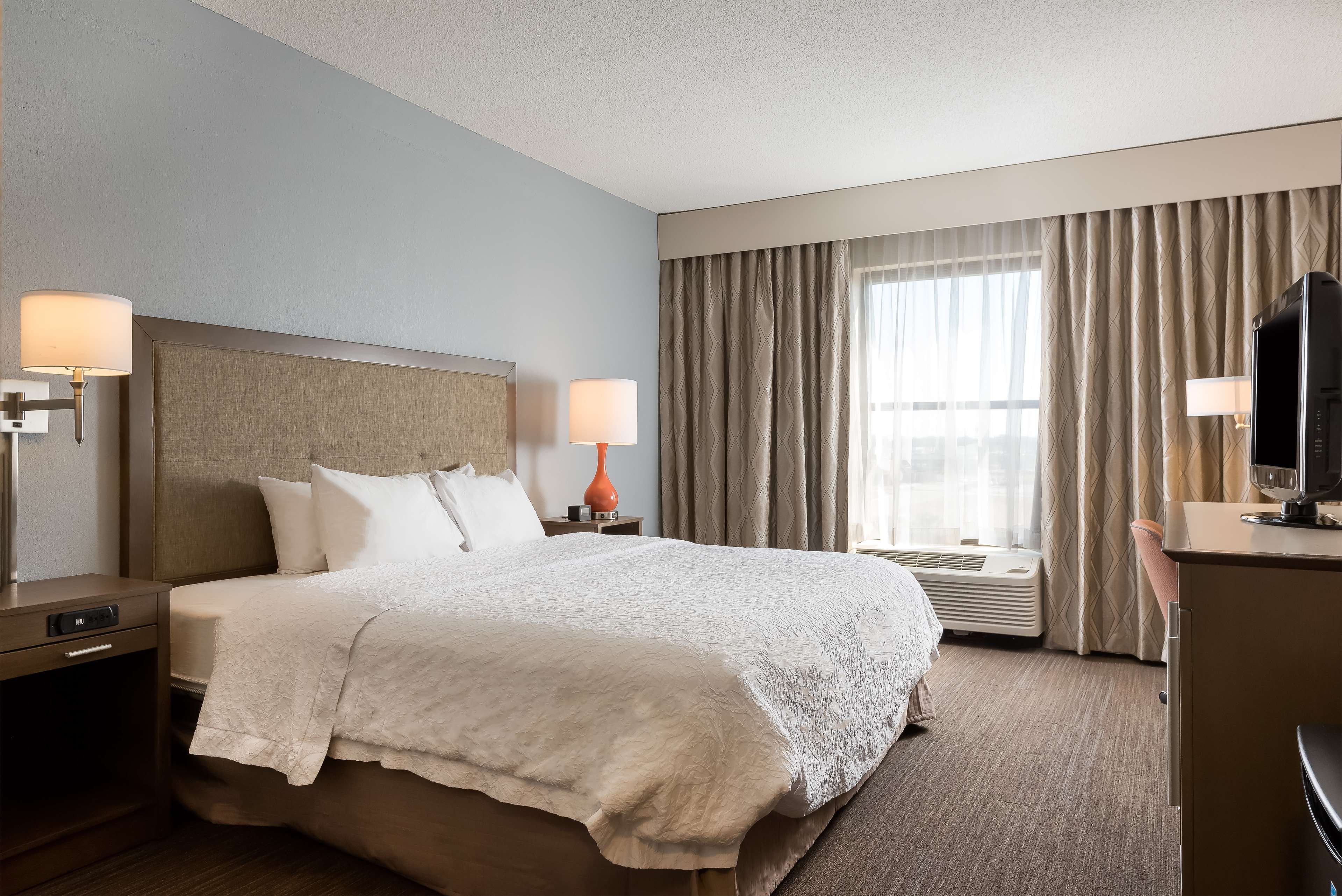 Hampton Inn Myrtle Beach West Room Type - 1 KING ACC W TUB NON SMOK