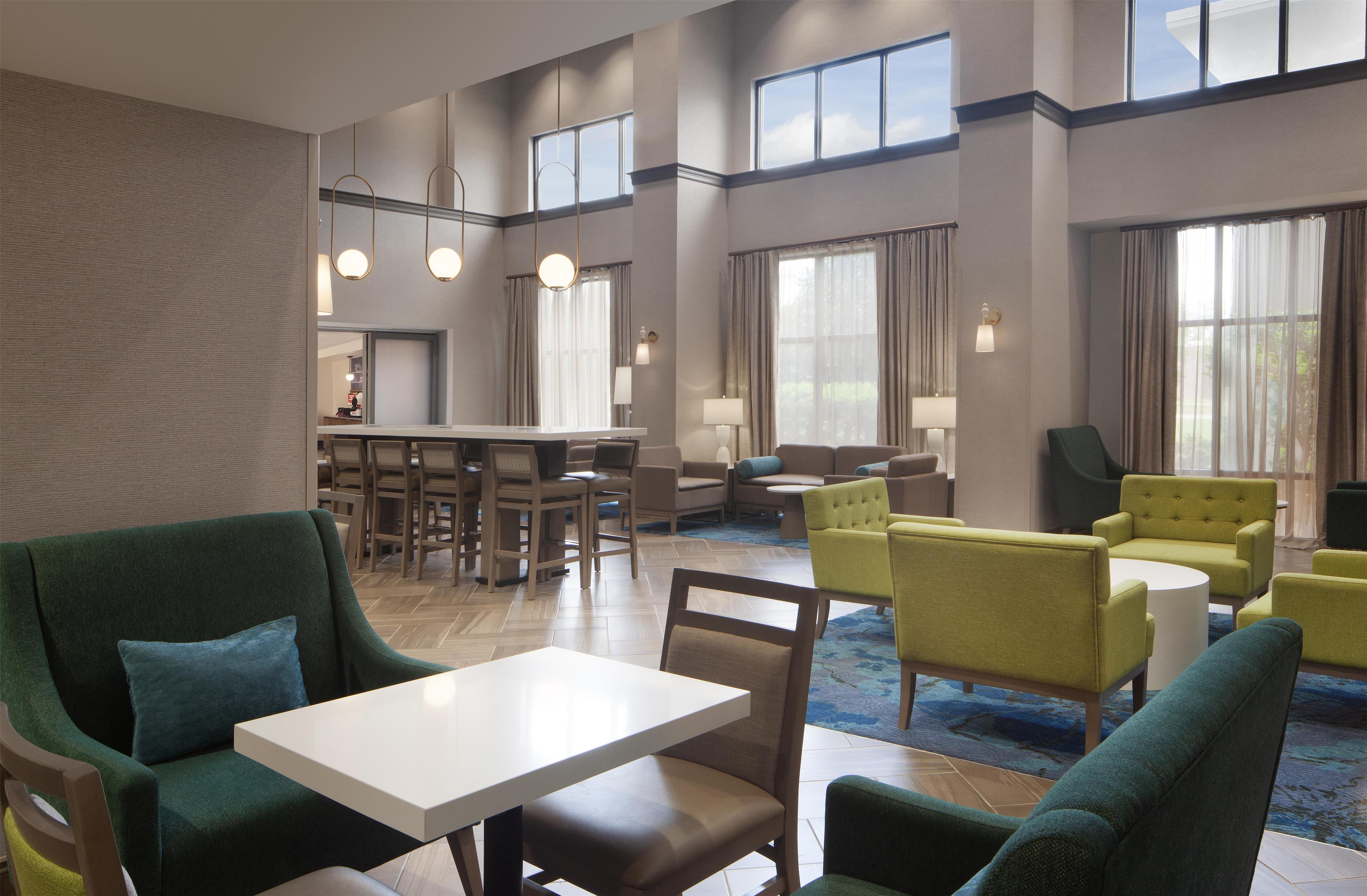 Lobby | Hampton Inn & Suites Natchez