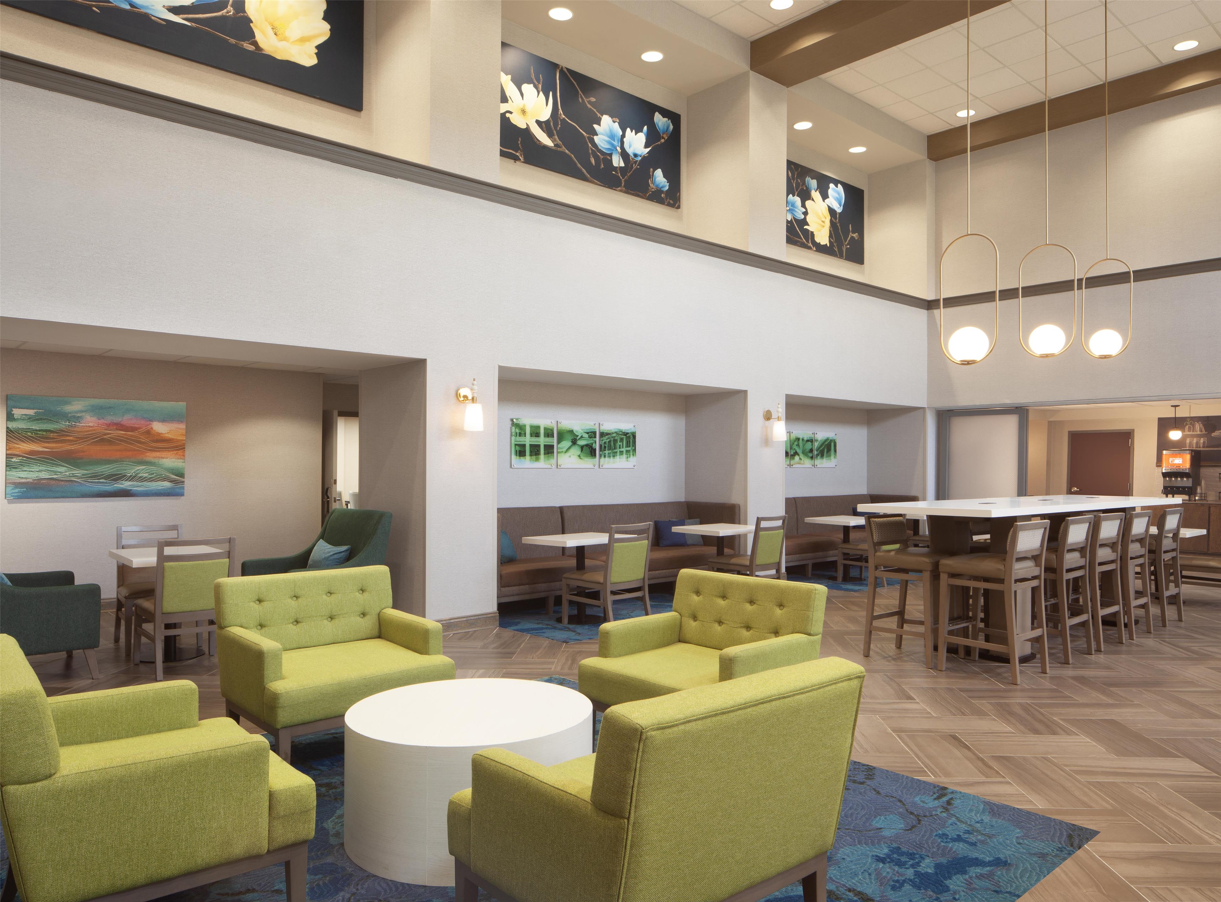 Lobby | Hampton Inn & Suites Natchez