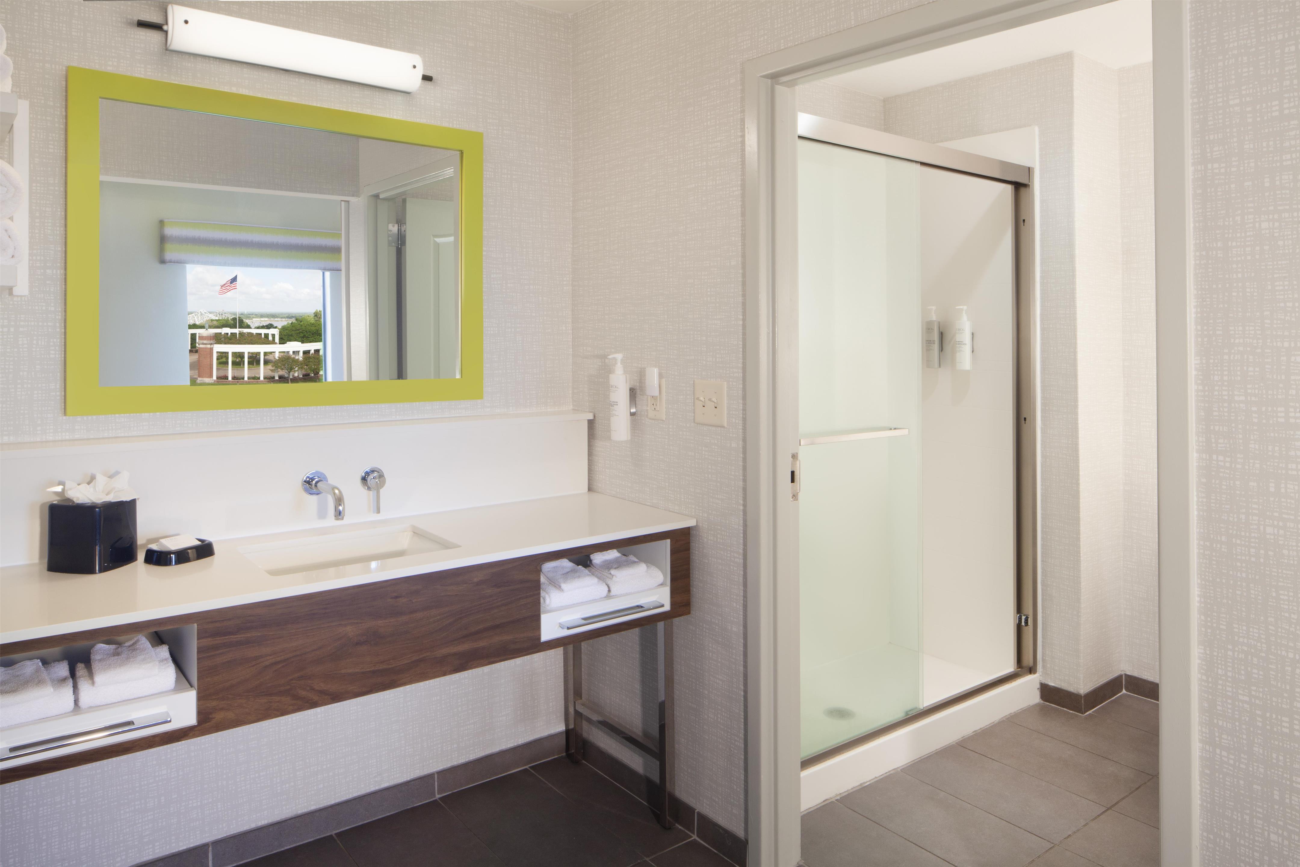 Guest room bath
