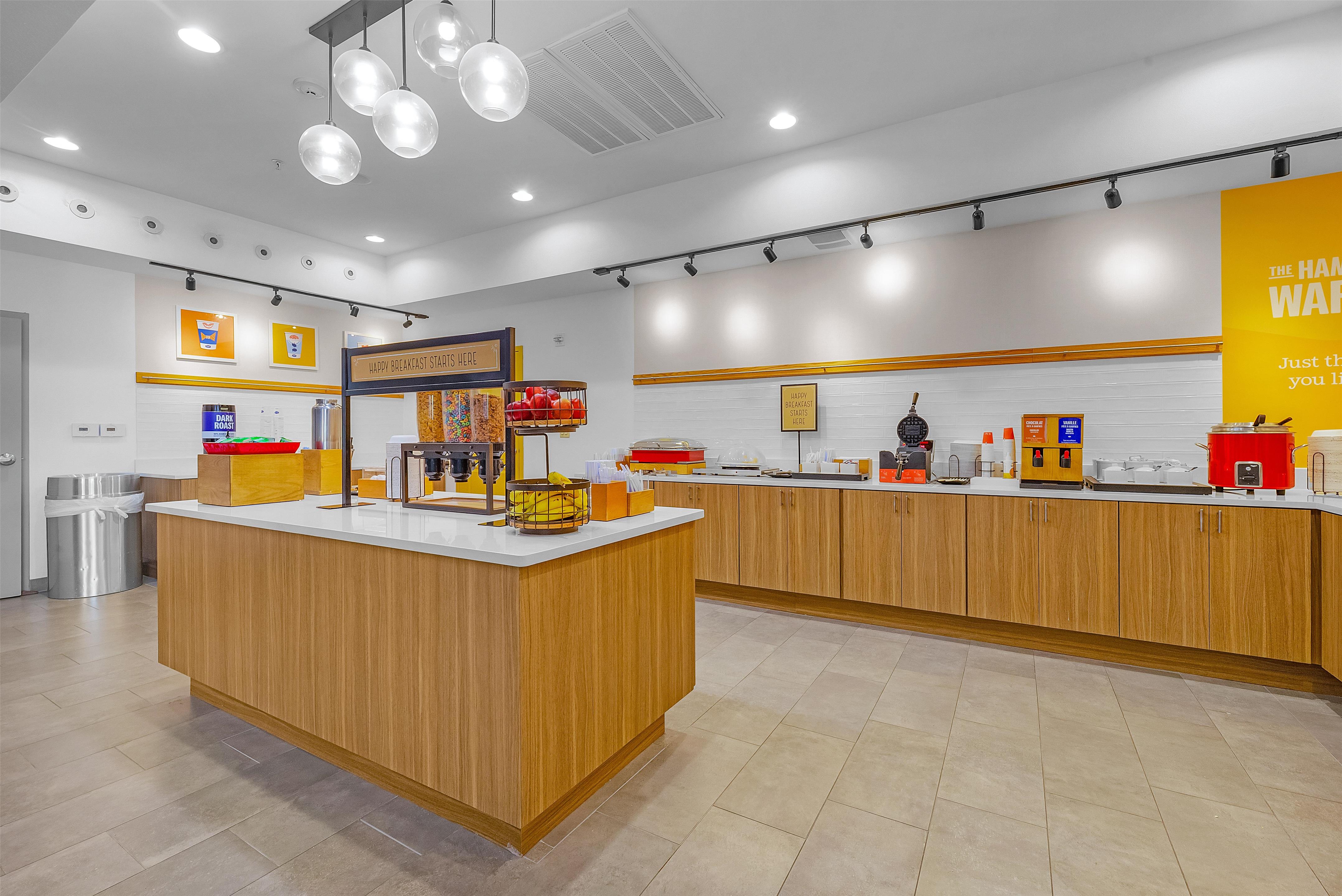 Breakfast Area | Hampton Inn & Suites New Braunfels