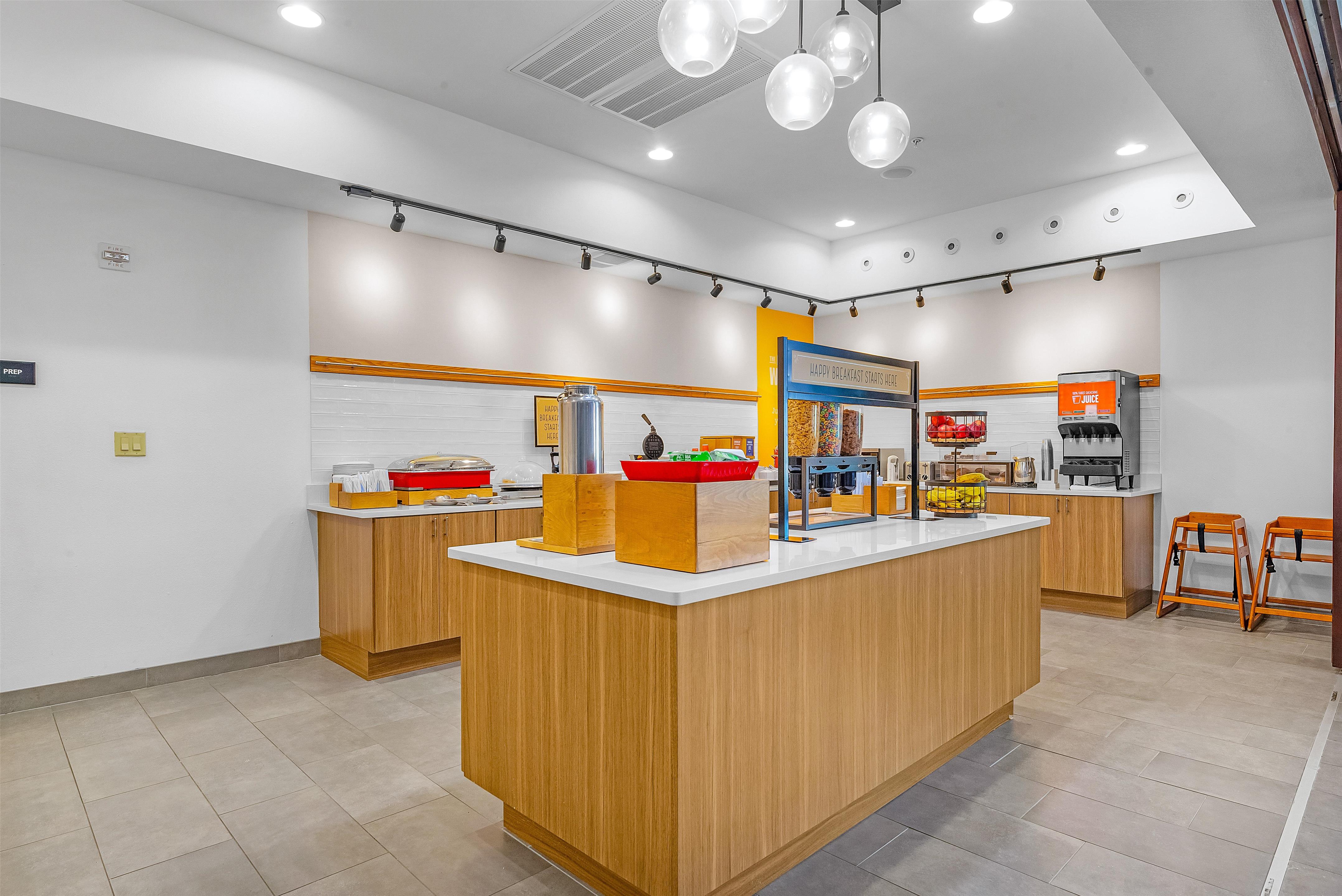 Breakfast Area | Hampton Inn & Suites New Braunfels