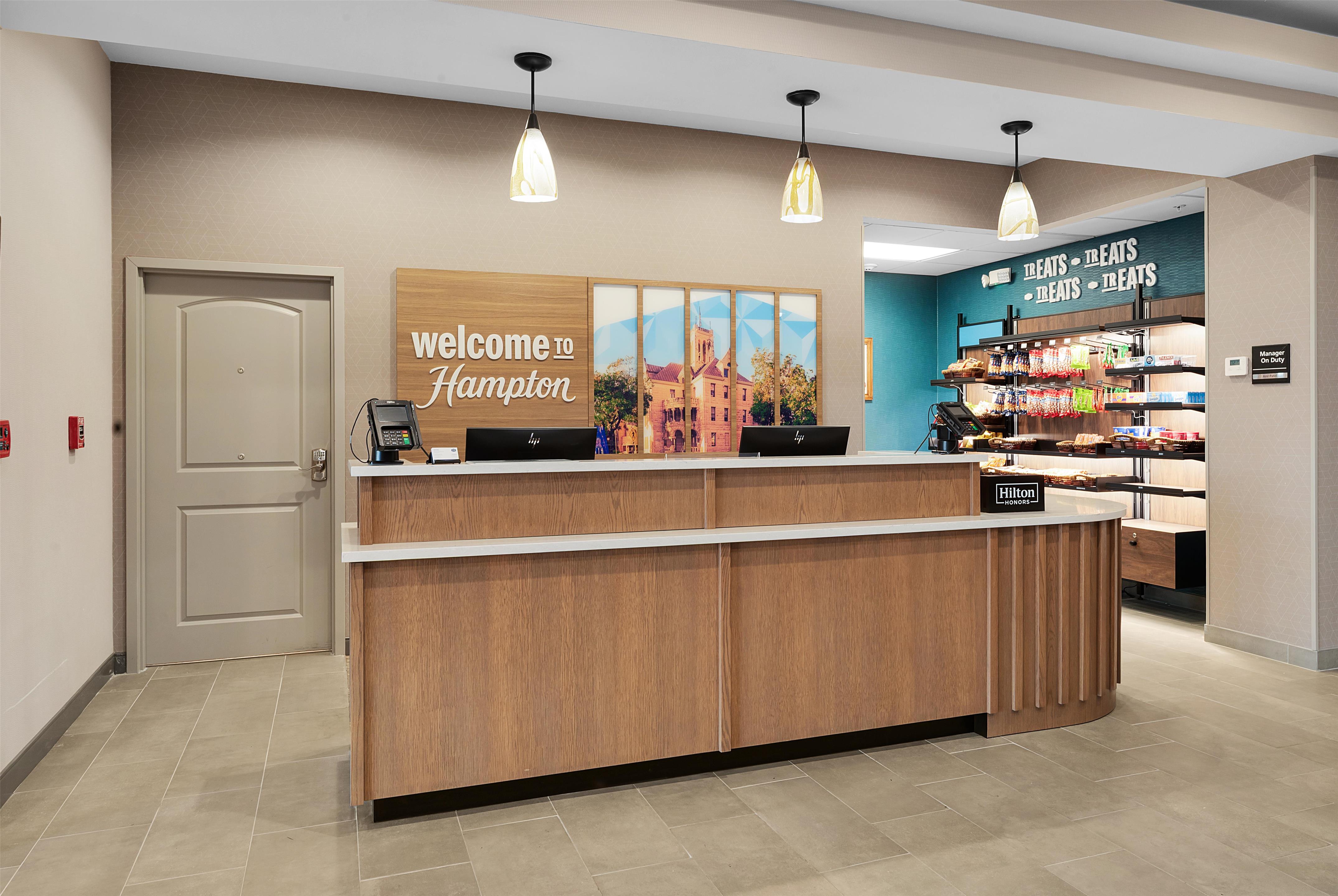 Reception | Hampton Inn & Suites New Braunfels