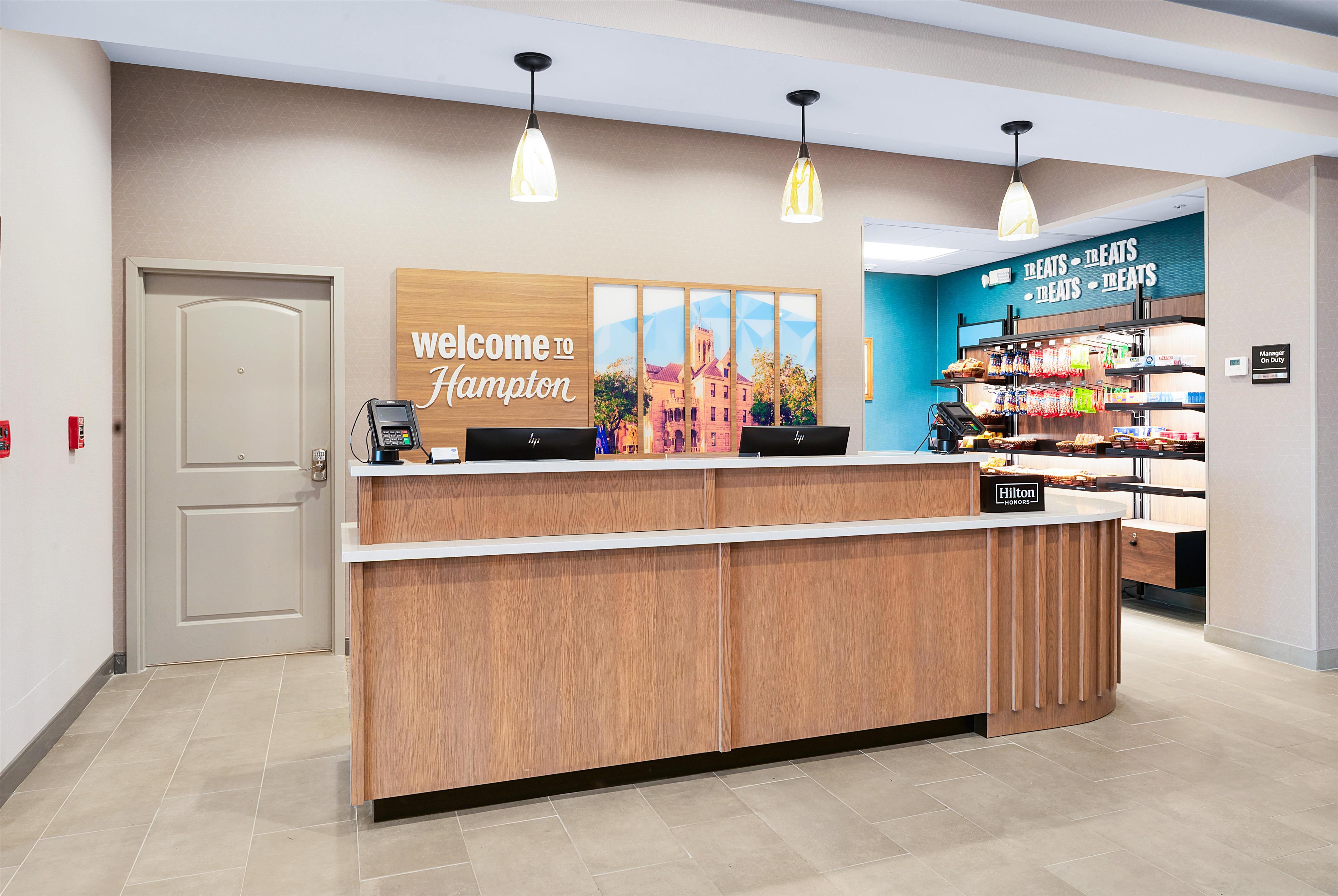 Reception | Hampton Inn & Suites New Braunfels