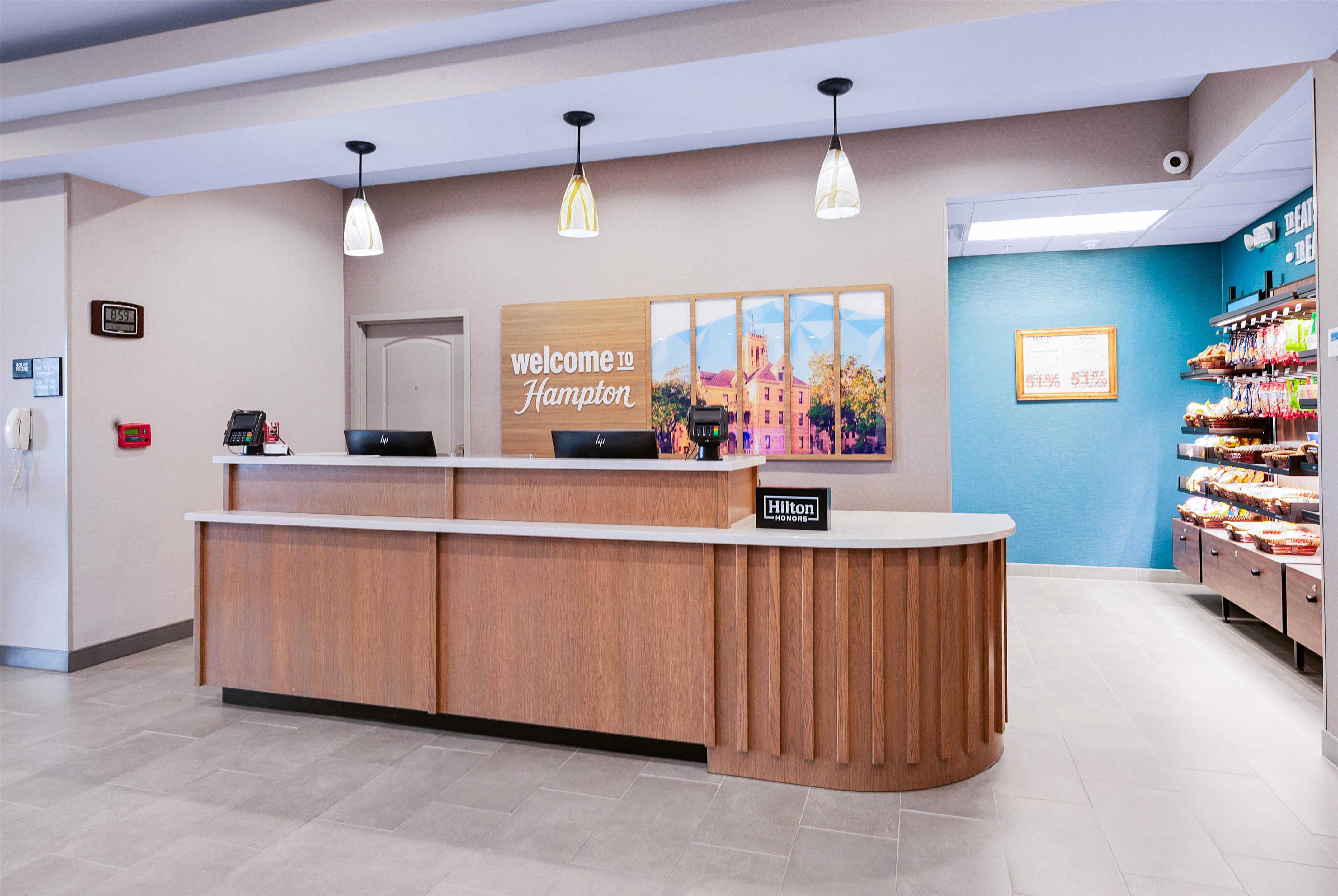 Reception | Hampton Inn & Suites New Braunfels