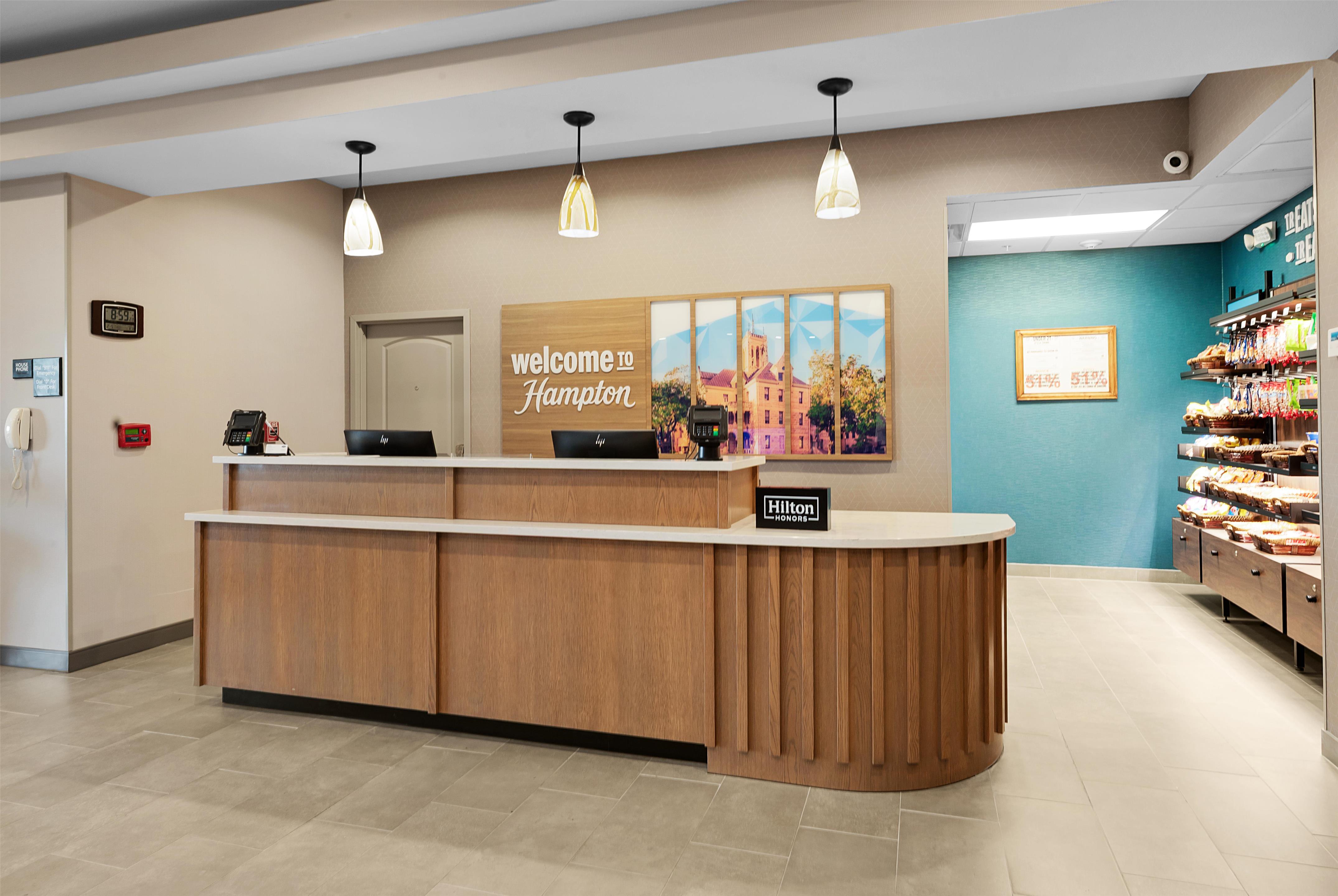 Reception | Hampton Inn & Suites New Braunfels