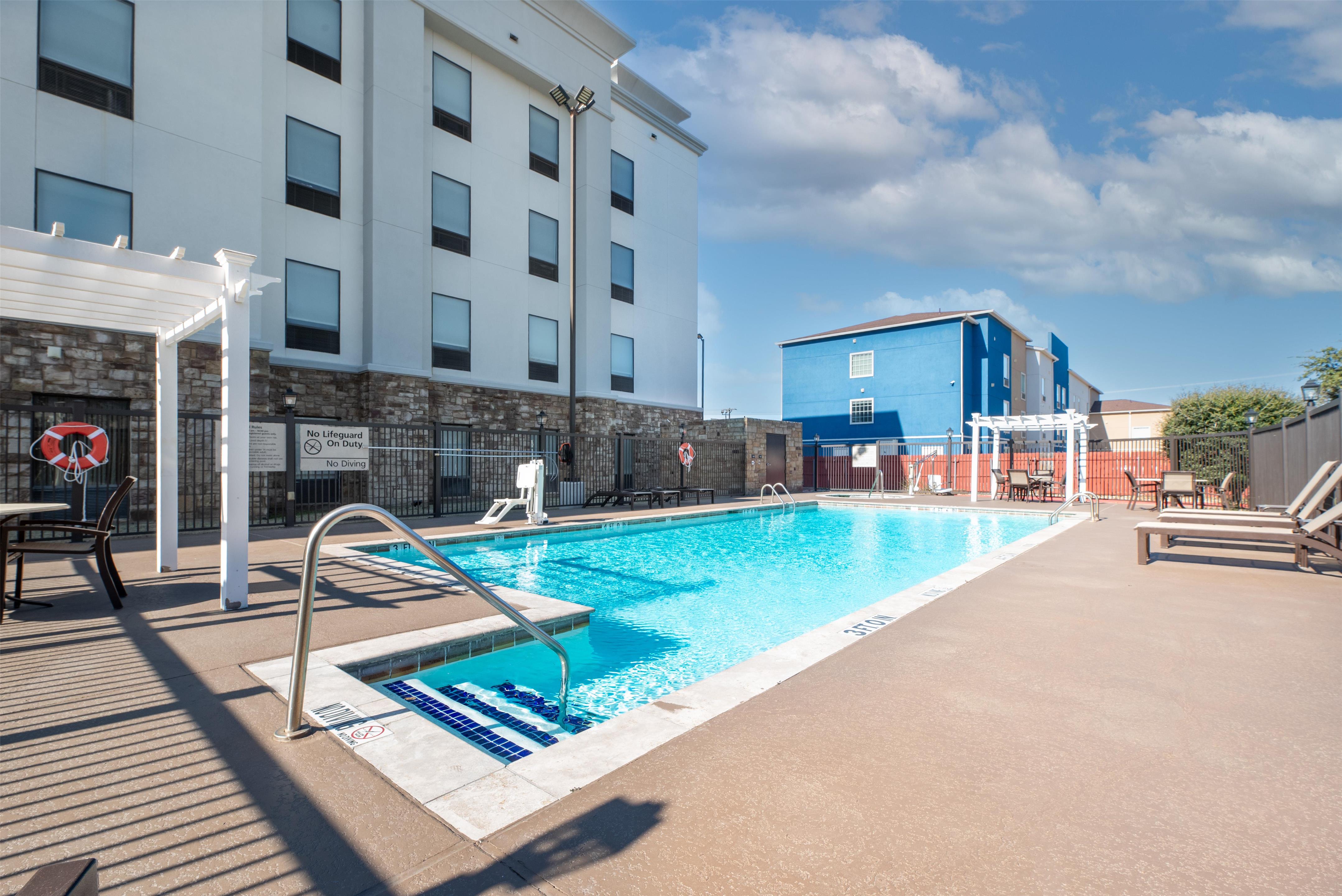 Pool | Hampton Inn & Suites New Braunfels