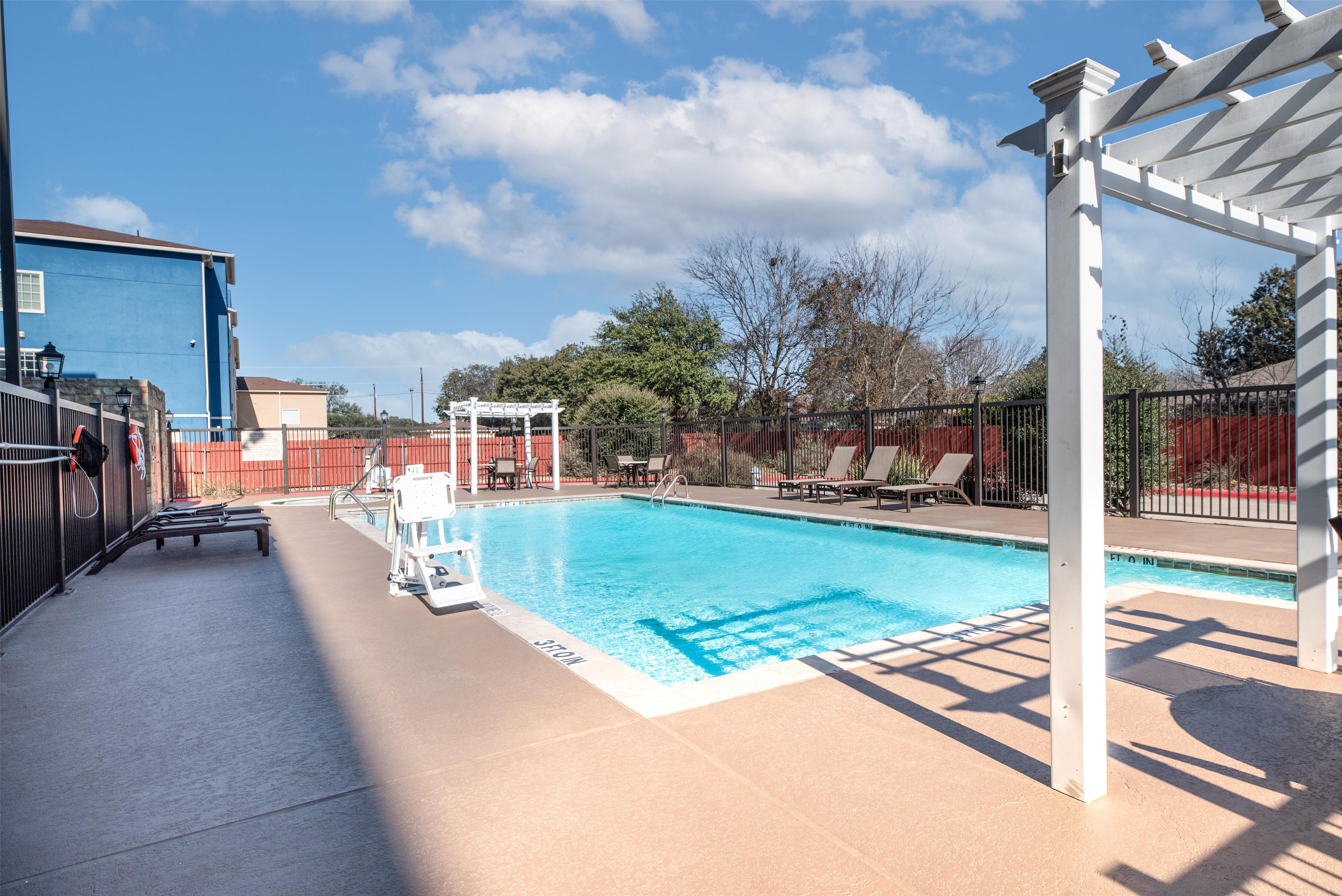 Pool | Hampton Inn & Suites New Braunfels