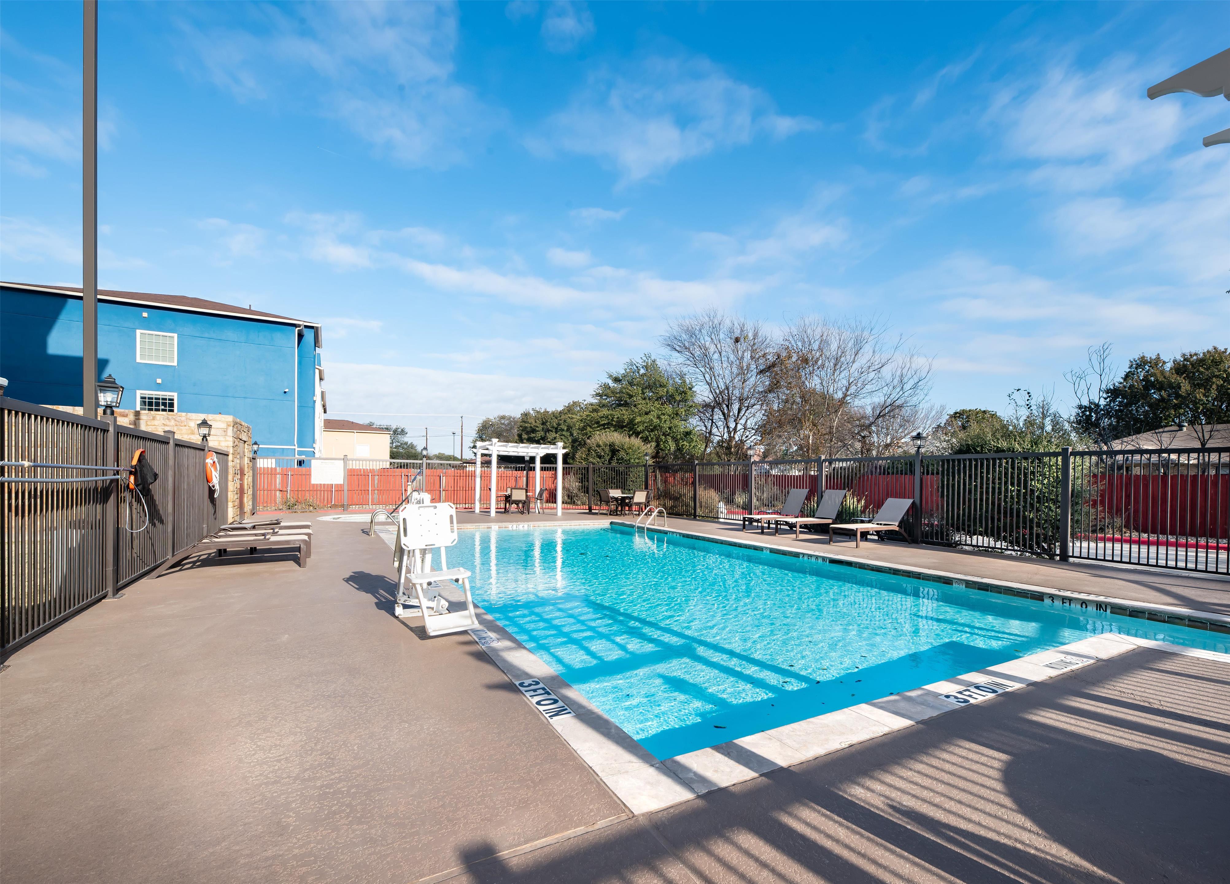 Pool | Hampton Inn & Suites New Braunfels