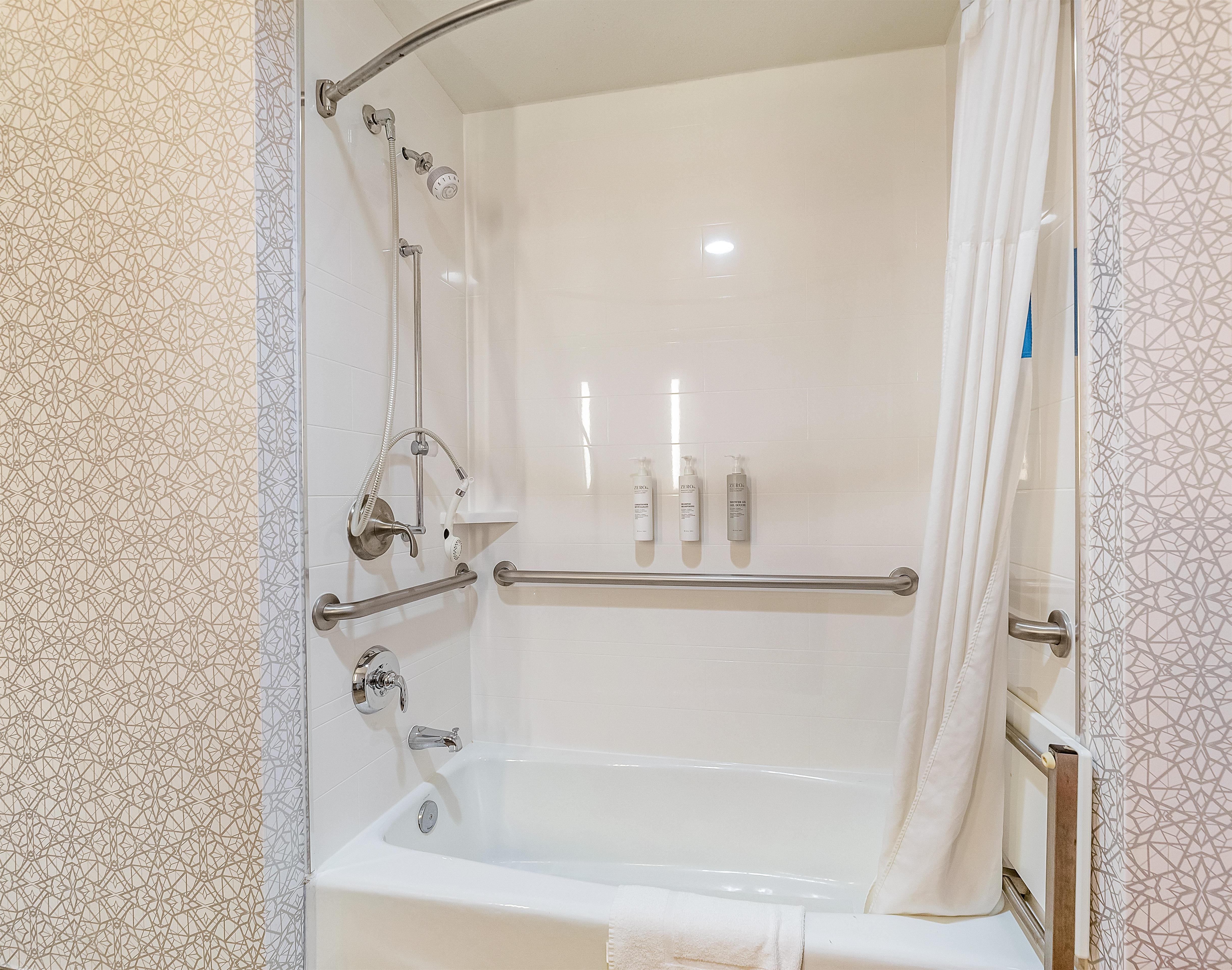 Hampton Inn & Suites New Braunfels, TX Room Type - 1KNG MOB HEAR ACC W TUB NS