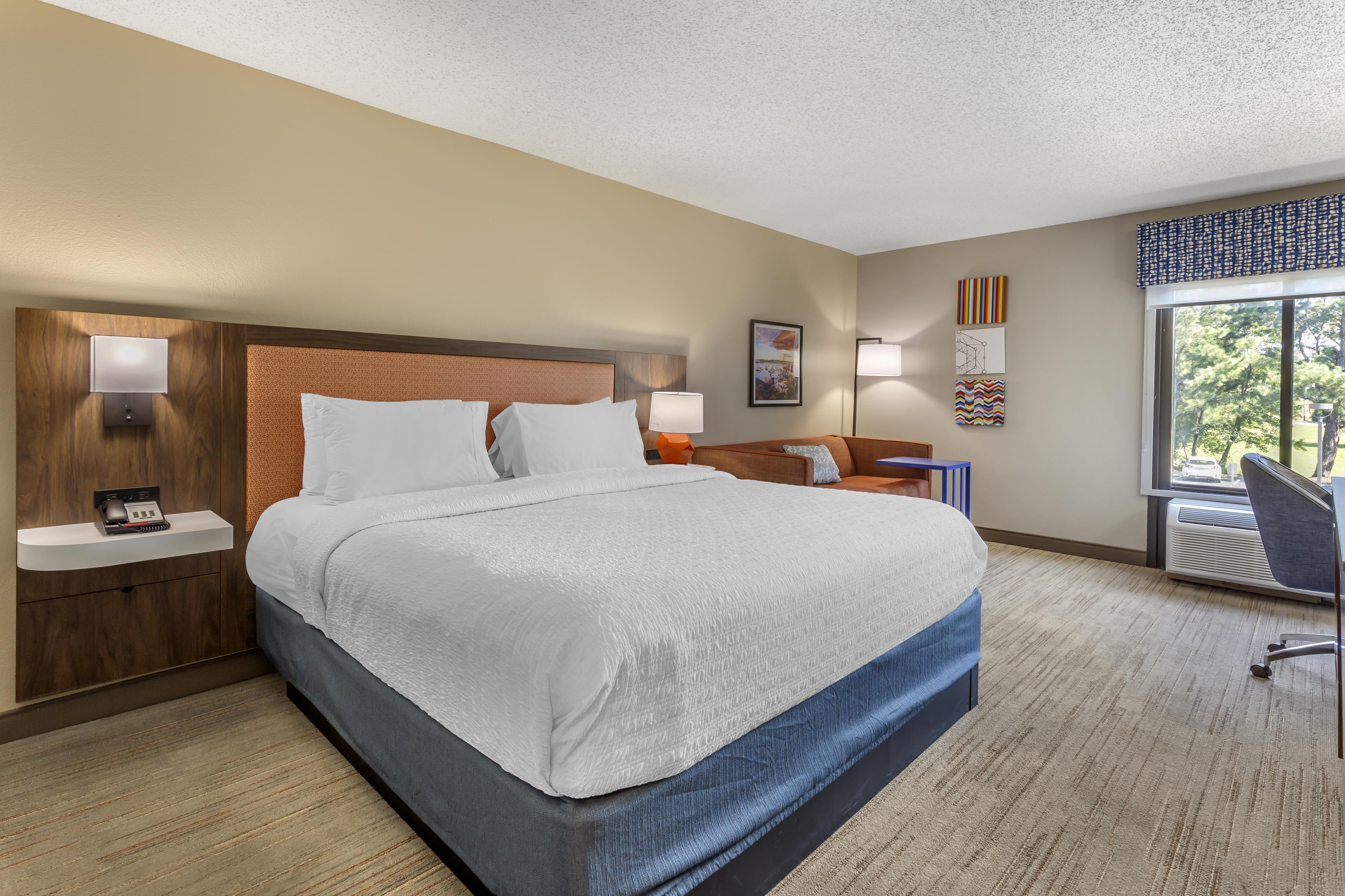 Hampton Inn by Hilton New Bern Room Type - 1KING STUDY SOFABED NOSMOK