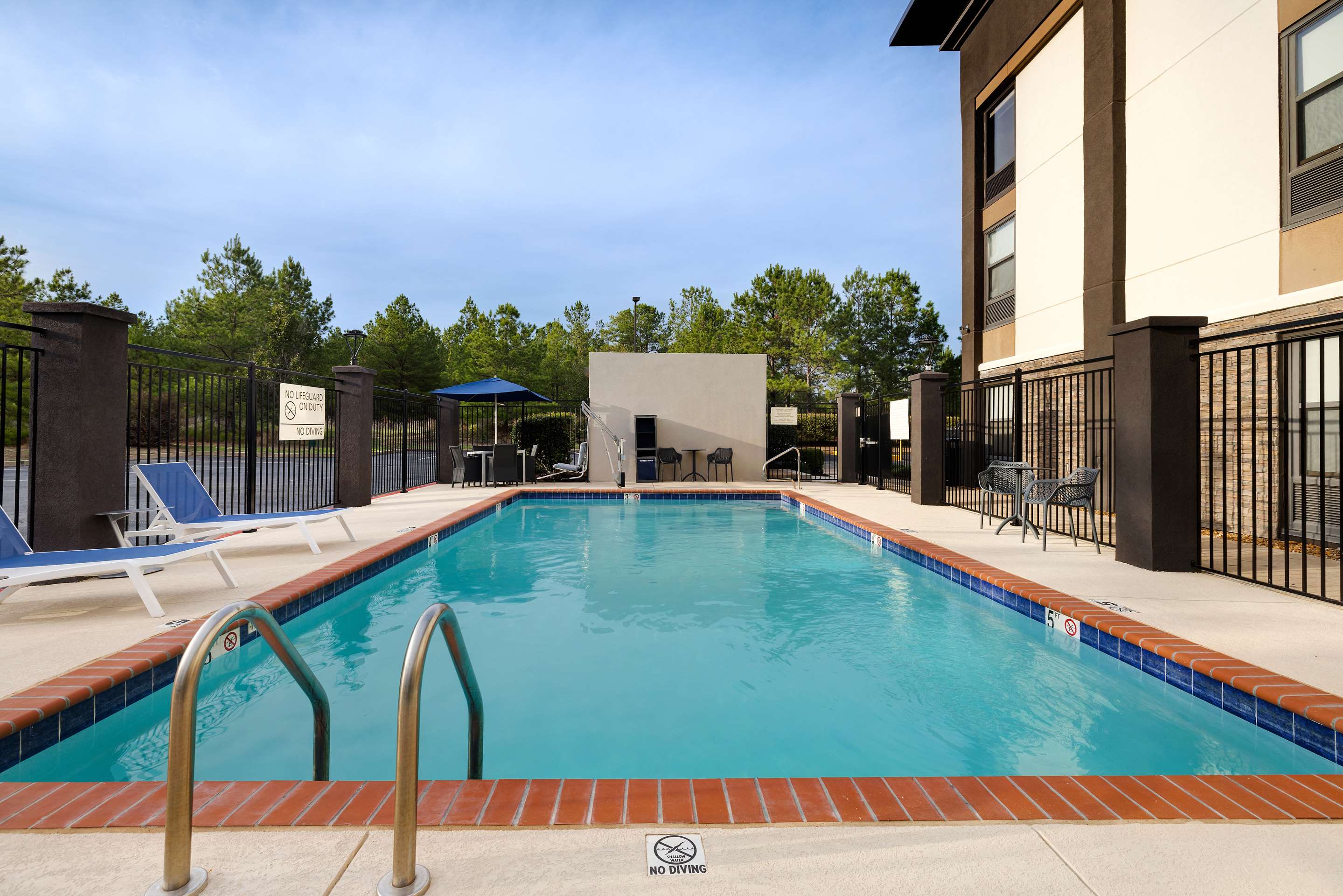 Pool | Hampton Inn Natchitoches