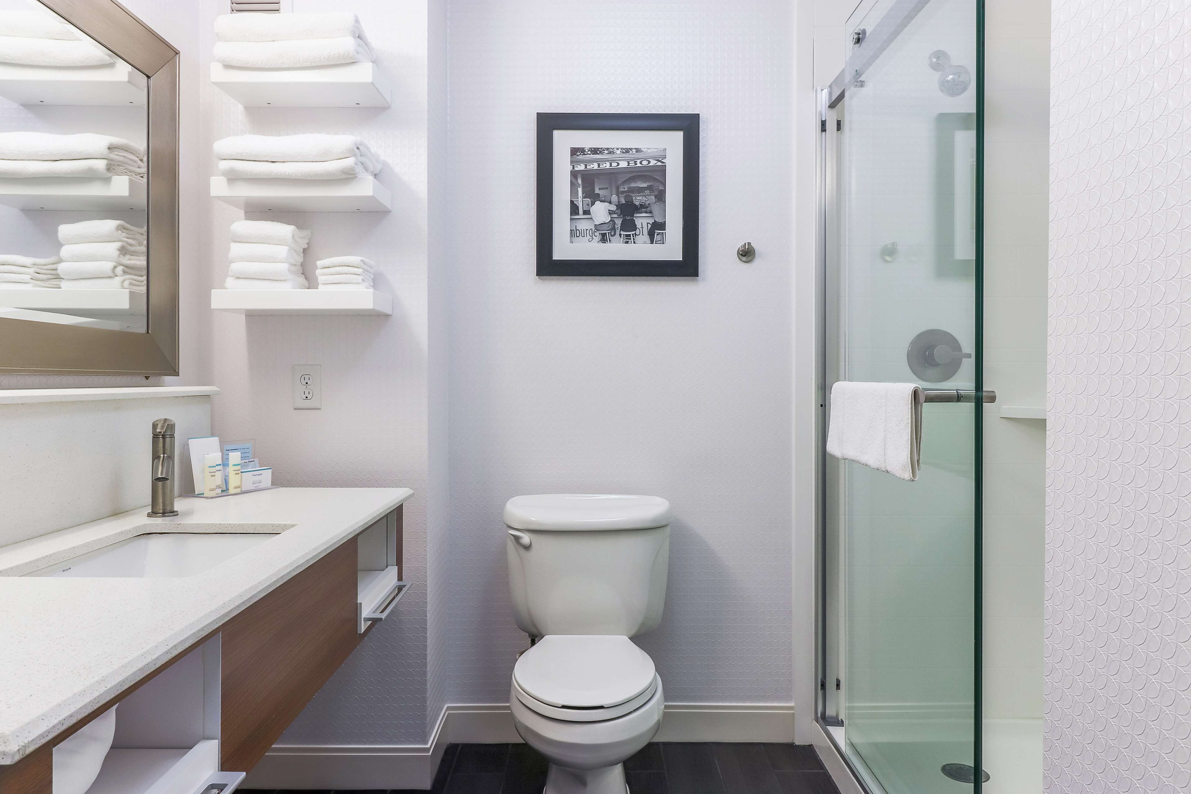 HAMPTON INN HEATH NEWARK Room Type - 2 QUEENS SHOWER ONLY NS