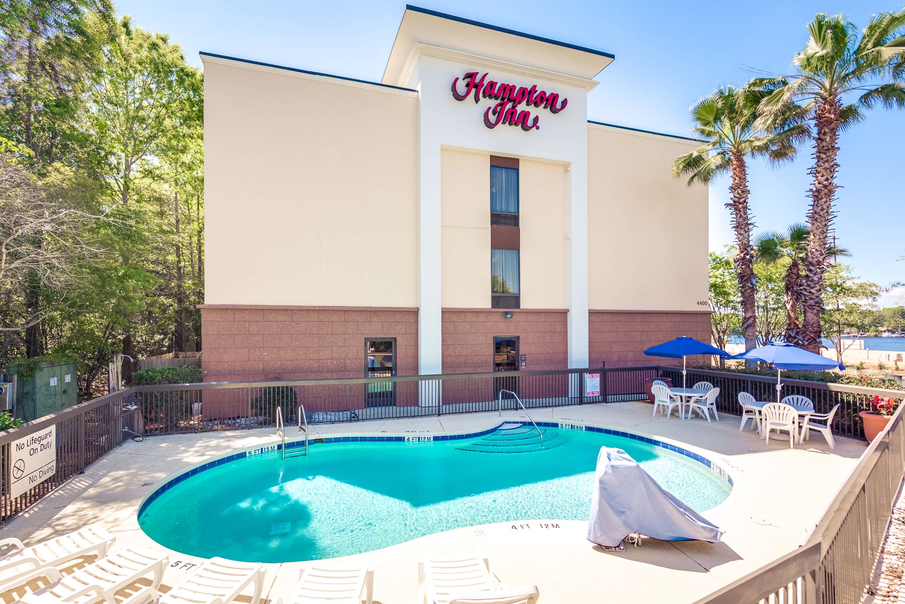 Pool | Hampton Inn Niceville-Elgin Air Force Base