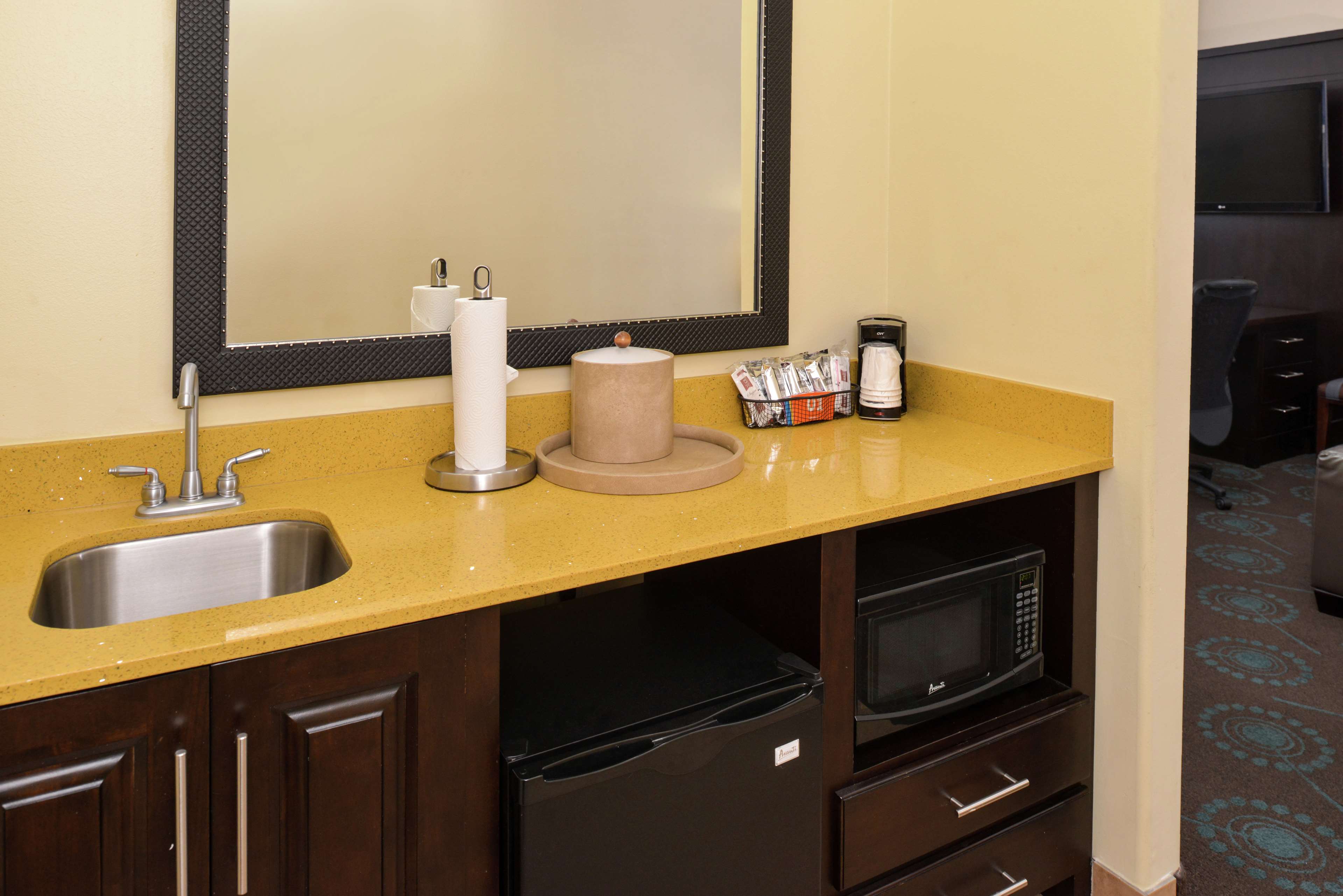 Hampton Inn Beeville Room Type - 1 KNG STUDIO SUITE NOSMOKE